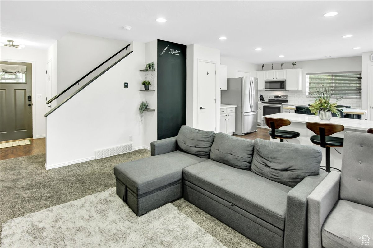Woods Cross, Utah, 84087, United States, 3 Bedrooms Bedrooms, ,3 BathroomsBathrooms,Residential,For Sale,1932982