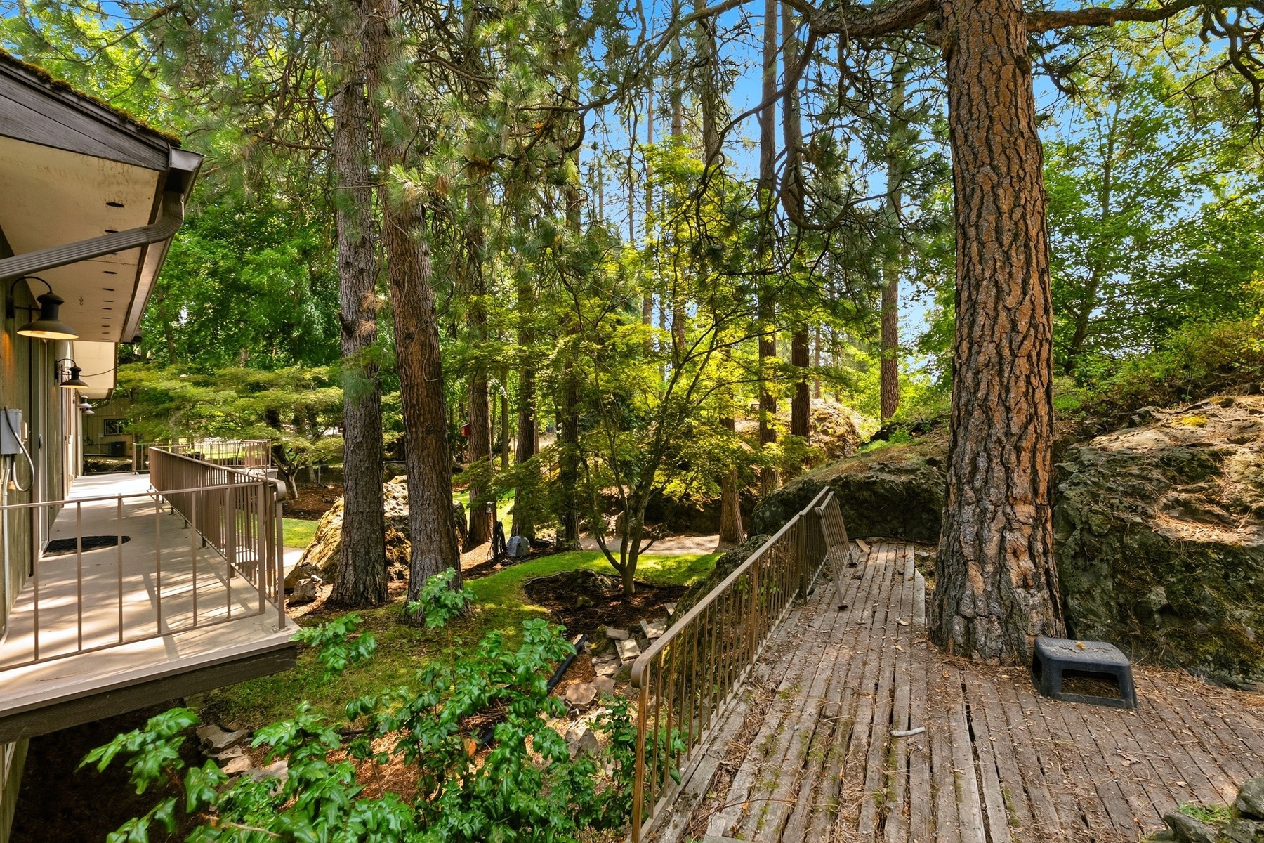  1023 N Crestline Dr - 物件實景