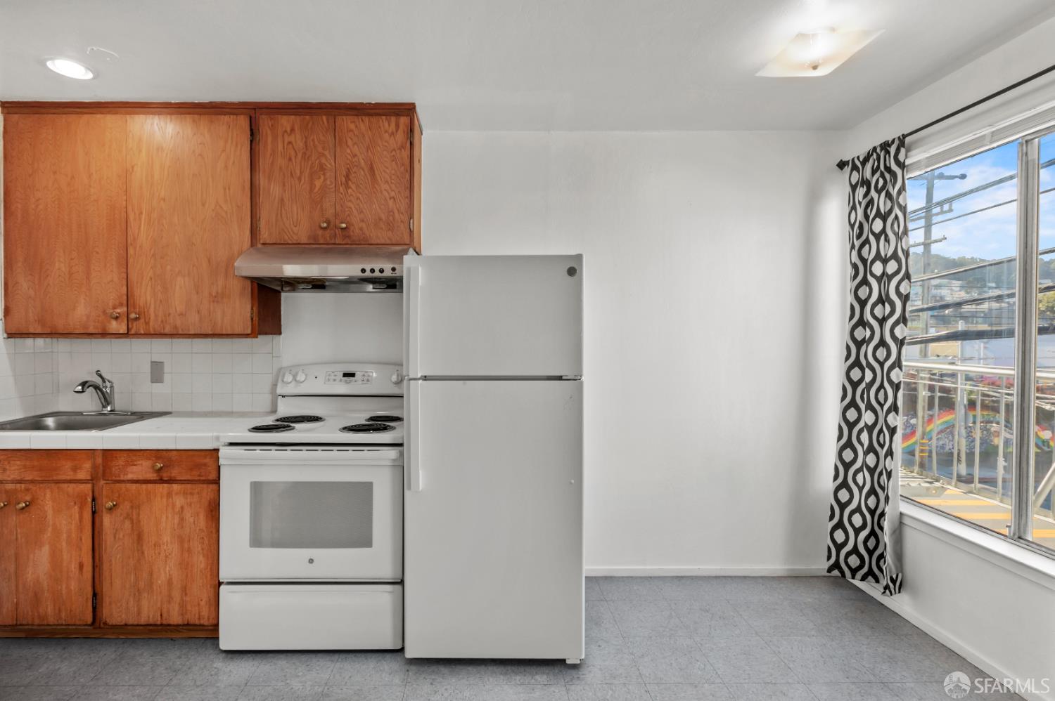 San Francisco, California, 94112, United States, 8 Bedrooms Bedrooms, ,Residential,For Sale,1999108