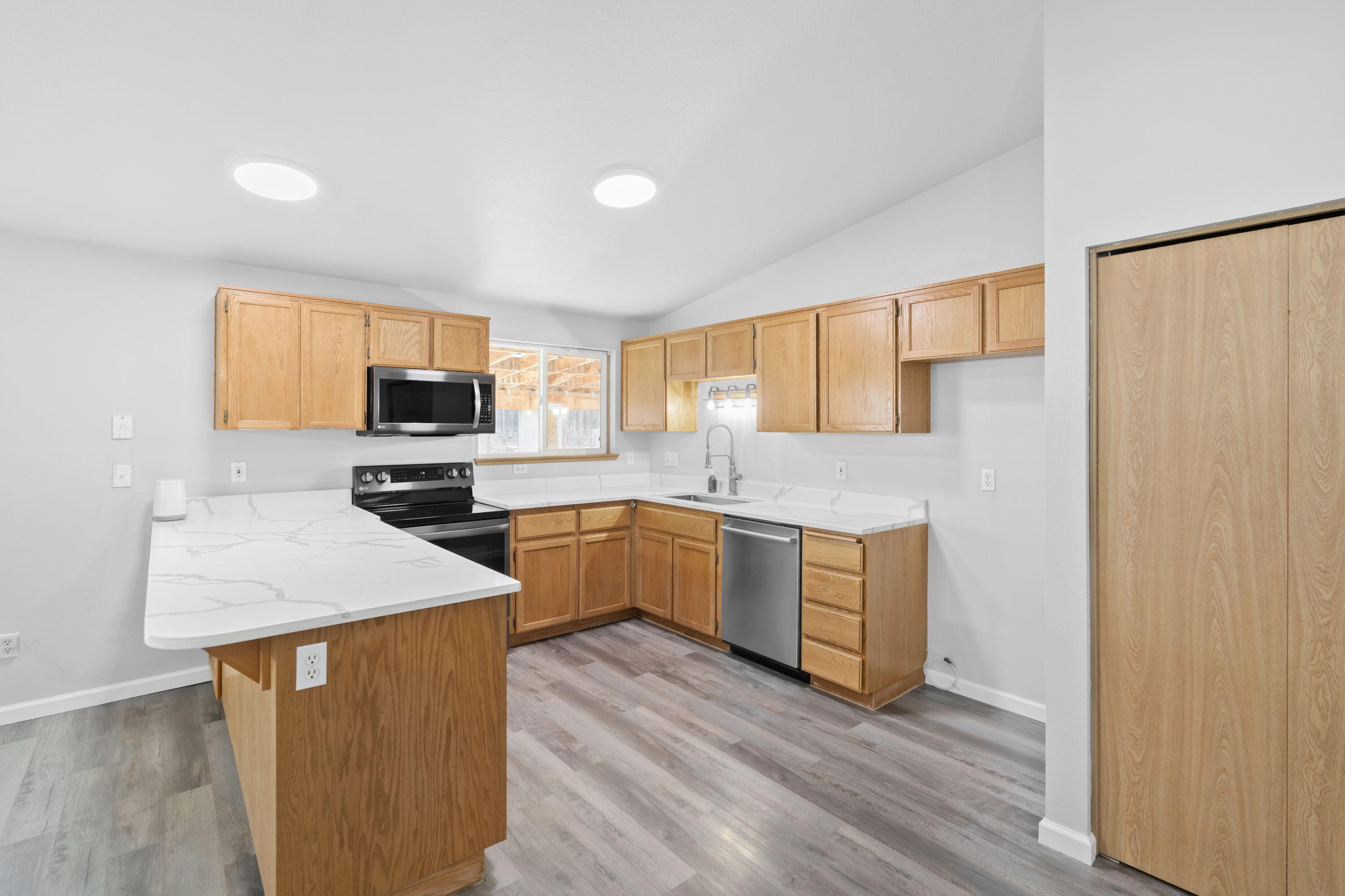 La Pine, Oregon, 97739, United States, 3 Bedrooms Bedrooms, ,2 BathroomsBathrooms,Residential,For Sale,1991520