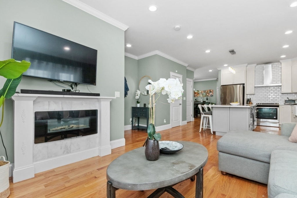 Boston, Massachusetts, 02136, United States, 3 Bedrooms Bedrooms, ,3 BathroomsBathrooms,Residential,For Sale,1947073