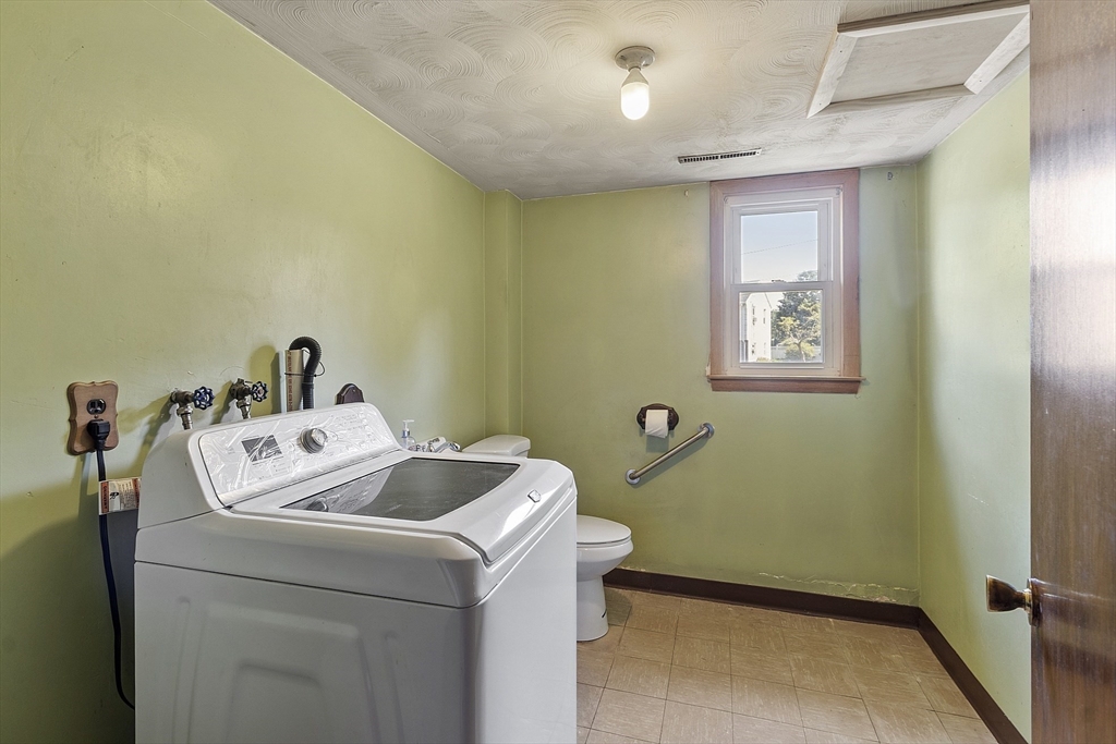 Peabody, Massachusetts, 01960, United States, 4 Bedrooms Bedrooms, ,2 BathroomsBathrooms,Residential,For Sale,1939511
