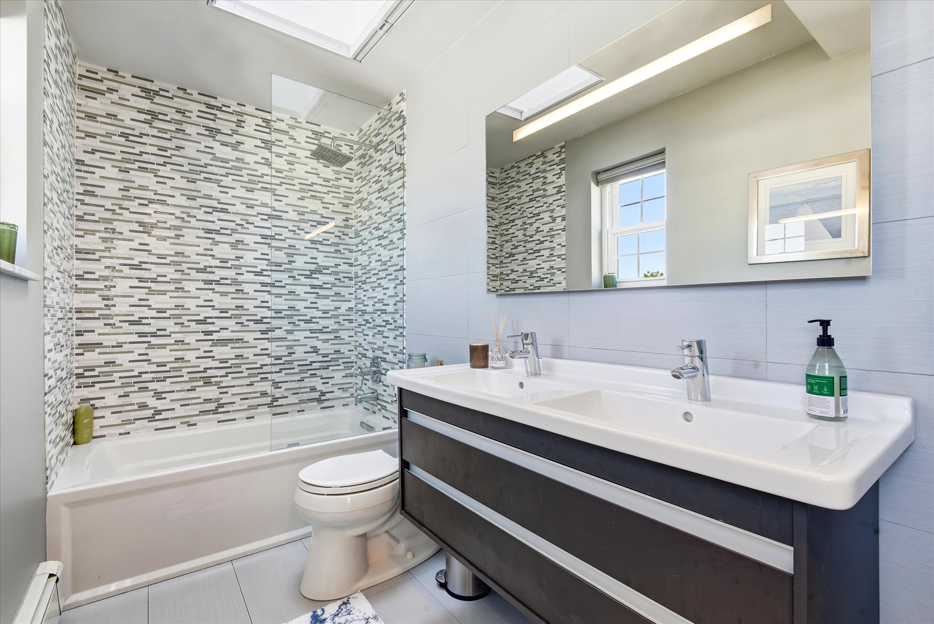 Howard Beach, New York, 11414, United States, 3 Bedrooms Bedrooms, ,2 BathroomsBathrooms,Residential,For Sale,2010836