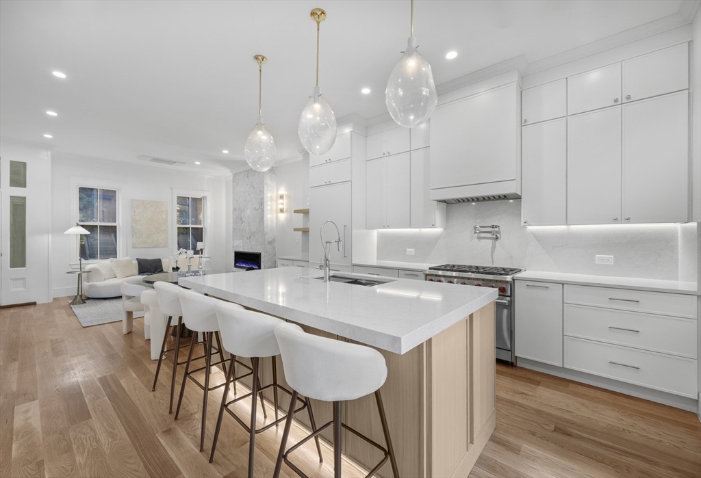 Boston, Massachusetts, 02118, United States, 4 Bedrooms Bedrooms, ,5 BathroomsBathrooms,Residential,For Sale,1973917