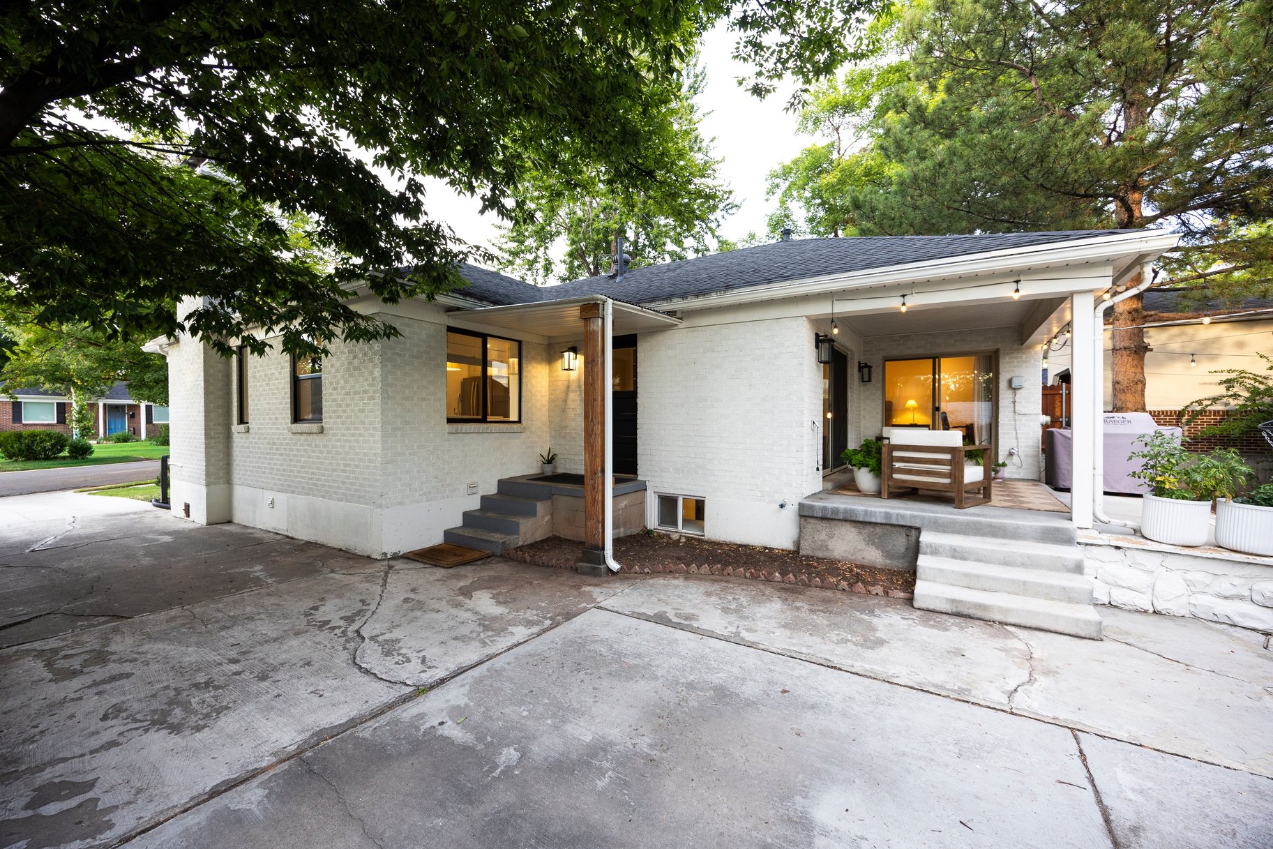  Remodeled Rambler with Outside Basement Entrance - 物件實景