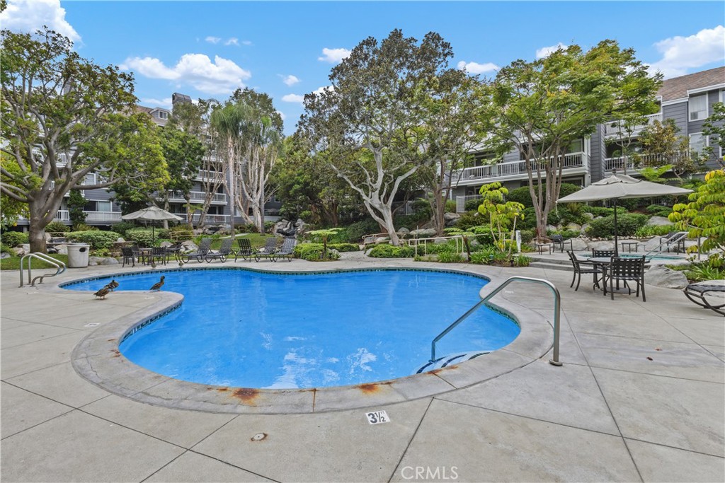 Huntington Beach, California, 92646, United States, 2 Bedrooms Bedrooms, ,2 BathroomsBathrooms,Residential,For Sale,1939014