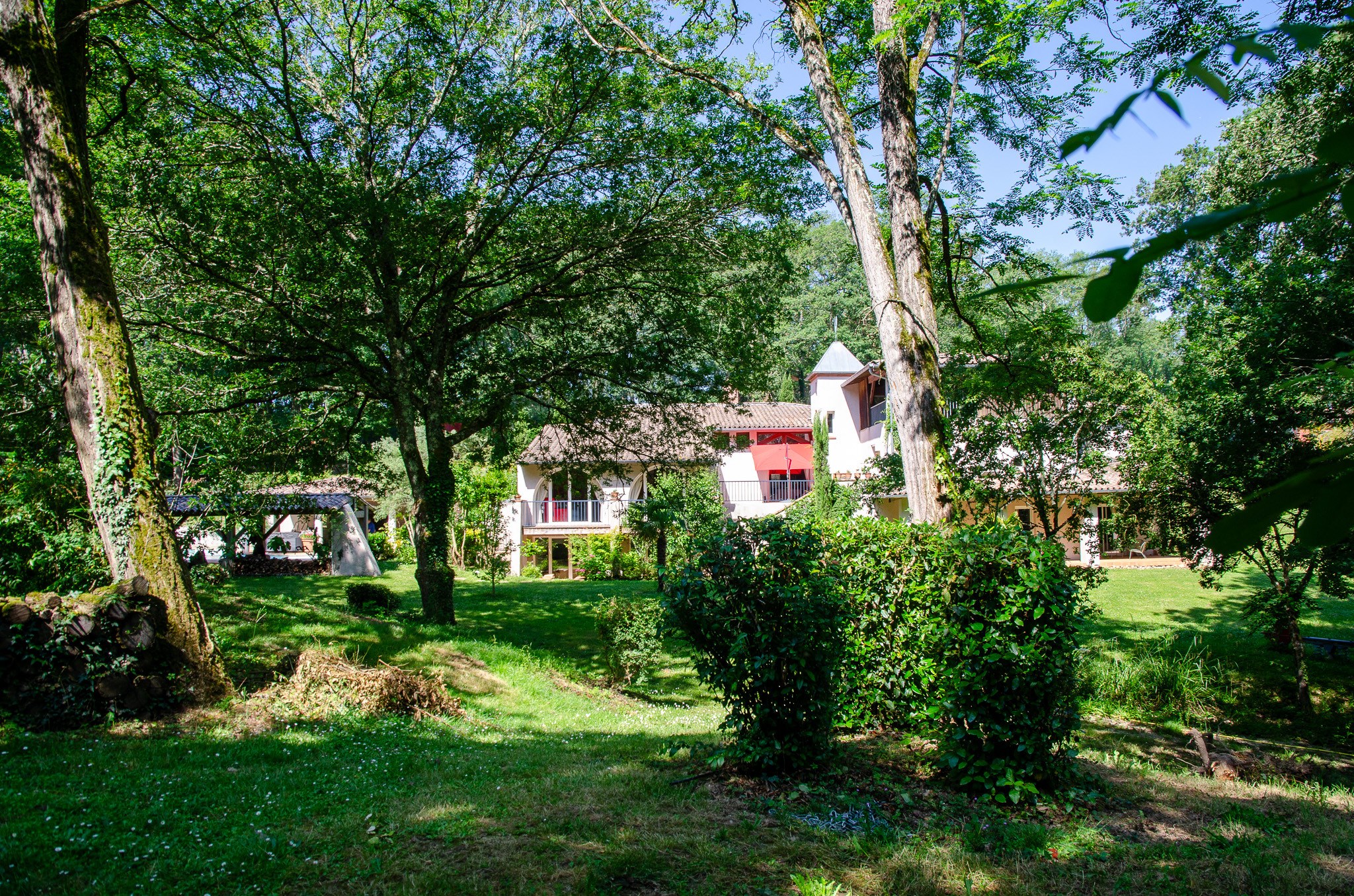  Superb property set in landscaped grounds near an 18-hole golf course. - 物件實景
