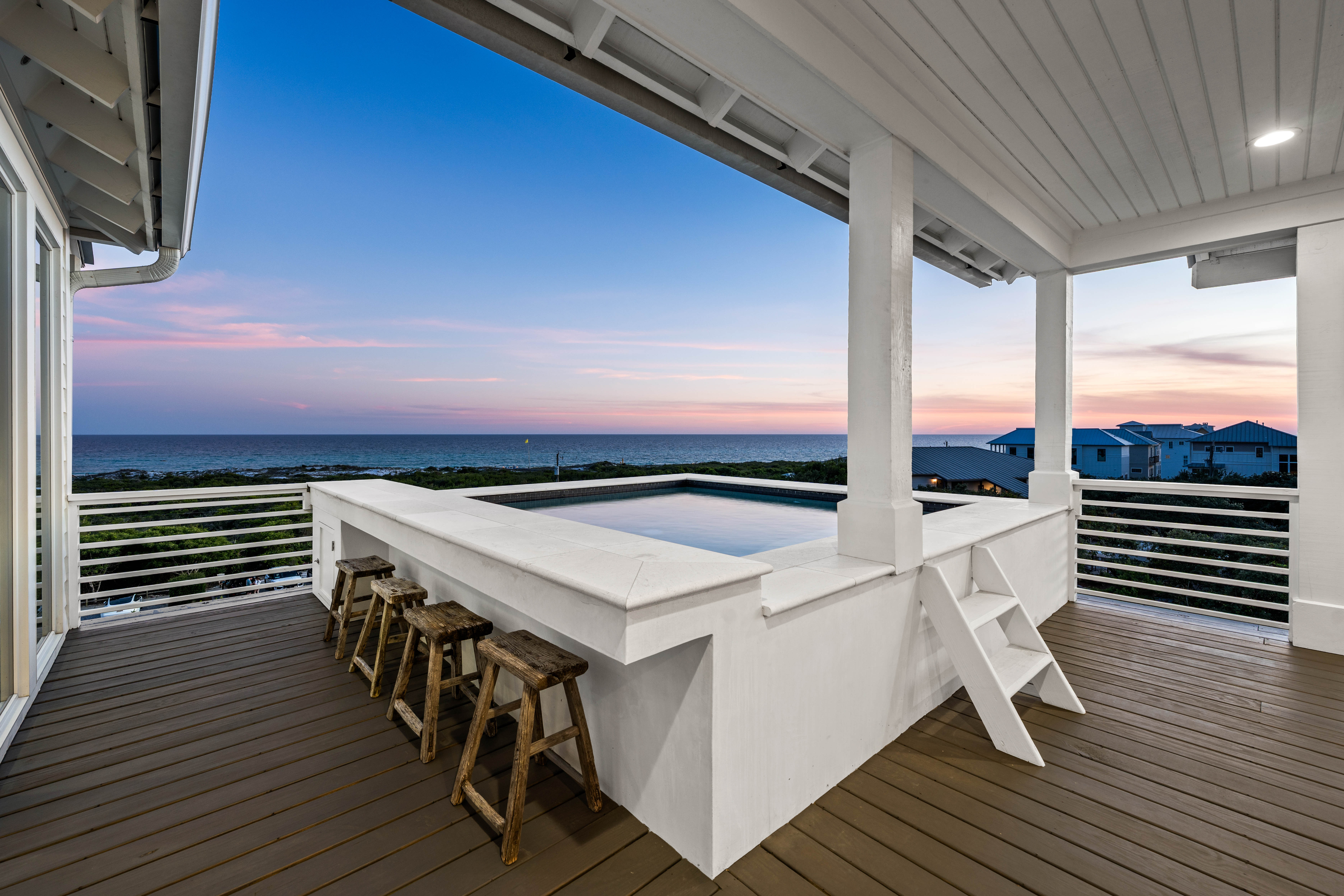  Four-Level Coastal Estate with Gulf Views in Exclusive Mala Beach - 物件實景