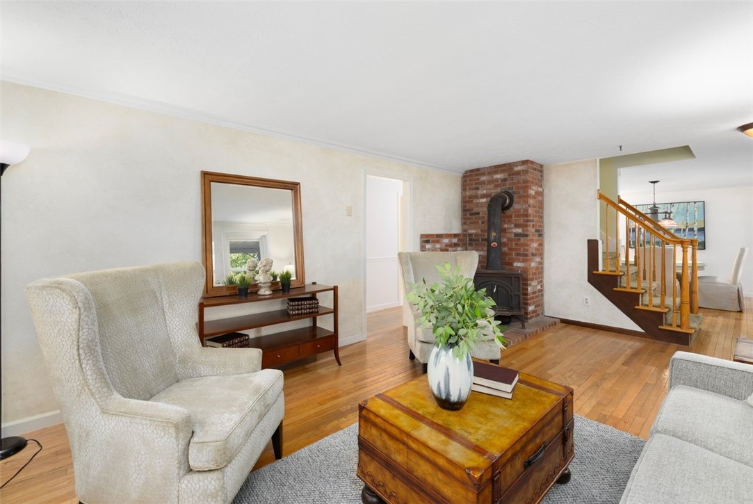 South Kingstown, Rhode Island, 02879, United States, 3 Bedrooms Bedrooms, ,2 BathroomsBathrooms,Residential,For Sale,1987683