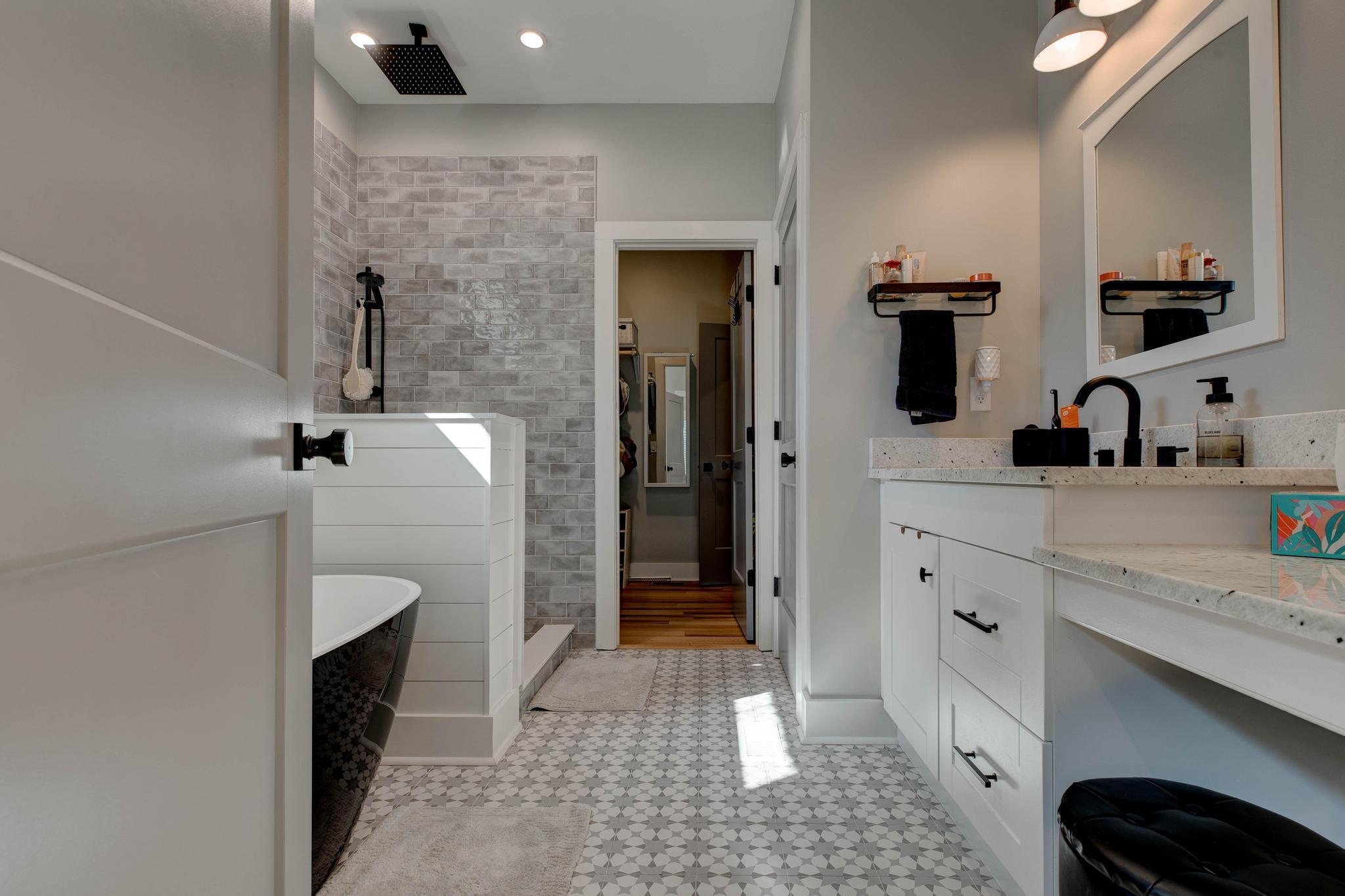 Richmond, Kentucky, 40475, United States, 4 Bedrooms Bedrooms, ,6 BathroomsBathrooms,Residential,For Sale,1971513