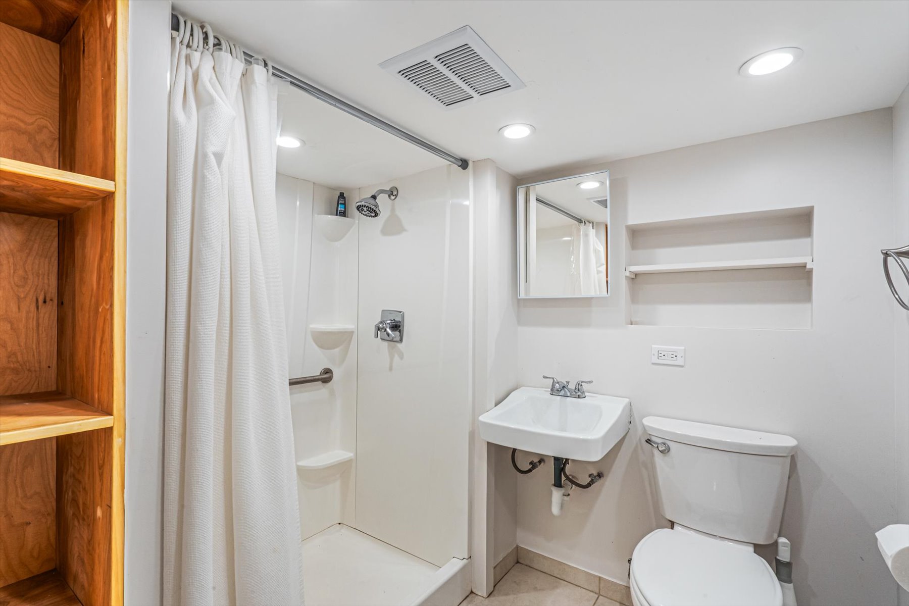  90-43 70th Drive, Forest Hills, NY, 11375 - 物件實景