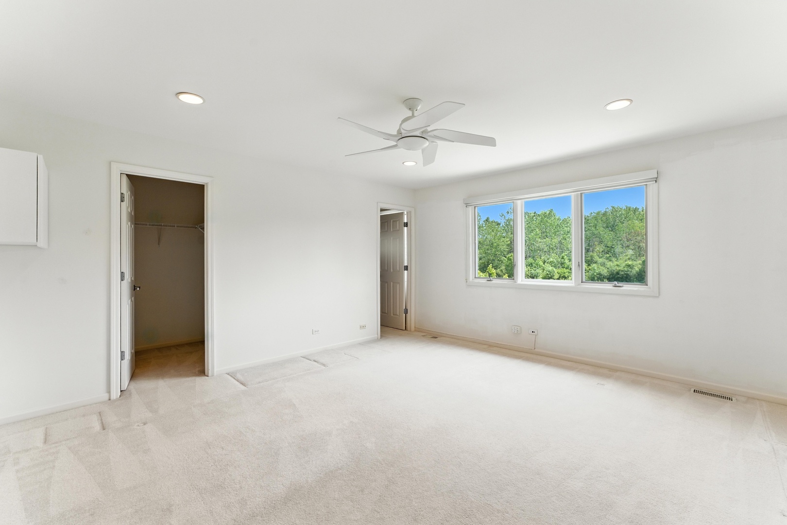 Highland Park, Illinois, 60035, United States, 4 Bedrooms Bedrooms, ,3 BathroomsBathrooms,Residential,For Sale,1912097