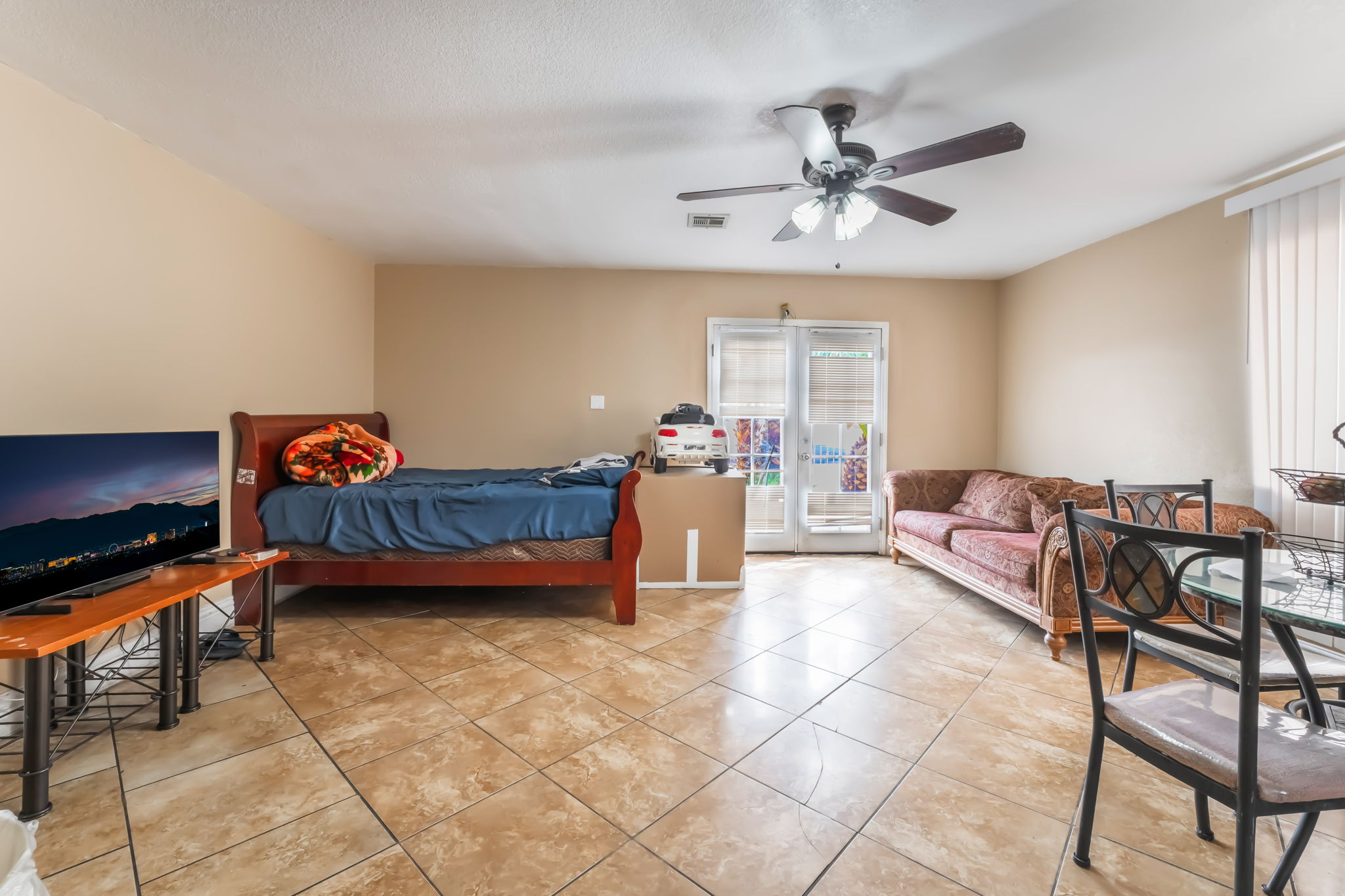 Las Vegas, Nevada, 89104, United States, 4 Bedrooms Bedrooms, ,2 BathroomsBathrooms,Residential,For Sale,1924151