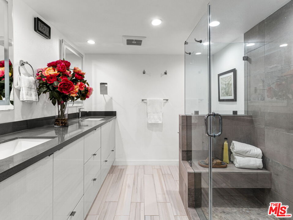 Los Angeles, California, 90049, United States, 2 Bedrooms Bedrooms, ,3 BathroomsBathrooms,Residential,For Sale,2003459