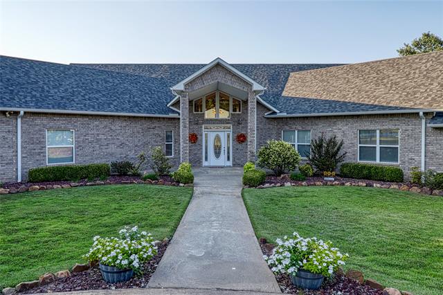 Eufaula, Oklahoma, 74432, United States, 3 Bedrooms Bedrooms, ,4 BathroomsBathrooms,Residential,For Sale,1976546