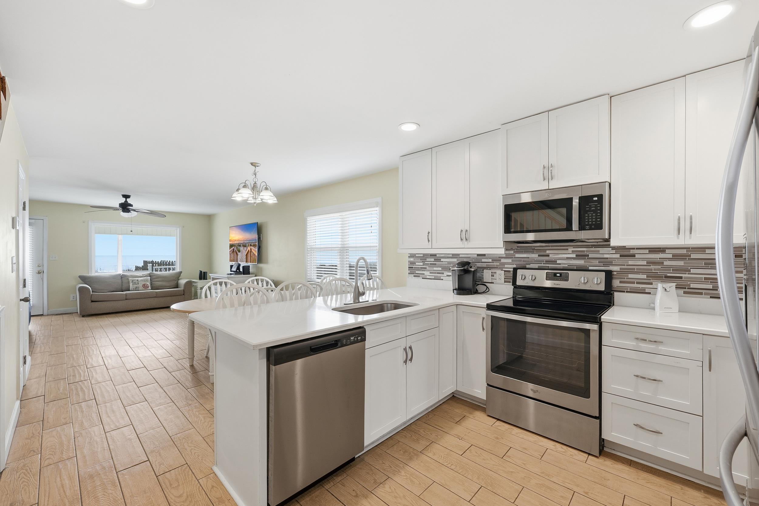 North Myrtle Beach, South Carolina, 29582, United States, 6 Bedrooms Bedrooms, ,4 BathroomsBathrooms,Residential,For Sale,2011670