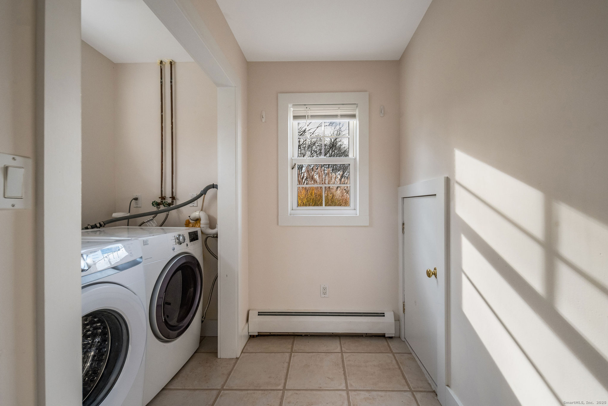 Madison, Connecticut, 06443, United States, 3 Bedrooms Bedrooms, ,2 BathroomsBathrooms,Residential,For Sale,1996814