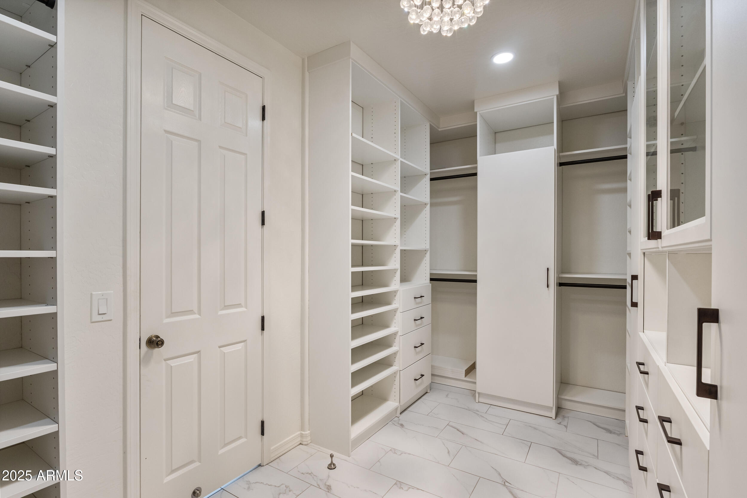 Phoenix, Arizona, 85050, United States, 5 Bedrooms Bedrooms, ,Residential,For Sale,1949706