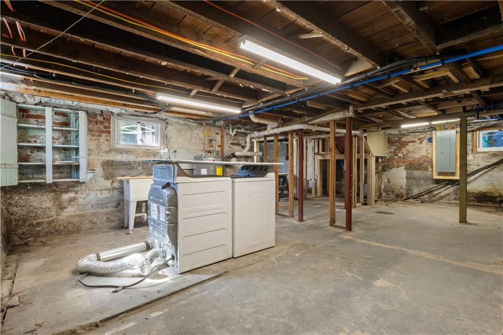 Warwick, Rhode Island, 02888, United States, 3 Bedrooms Bedrooms, ,3 BathroomsBathrooms,Residential,For Sale,2005578