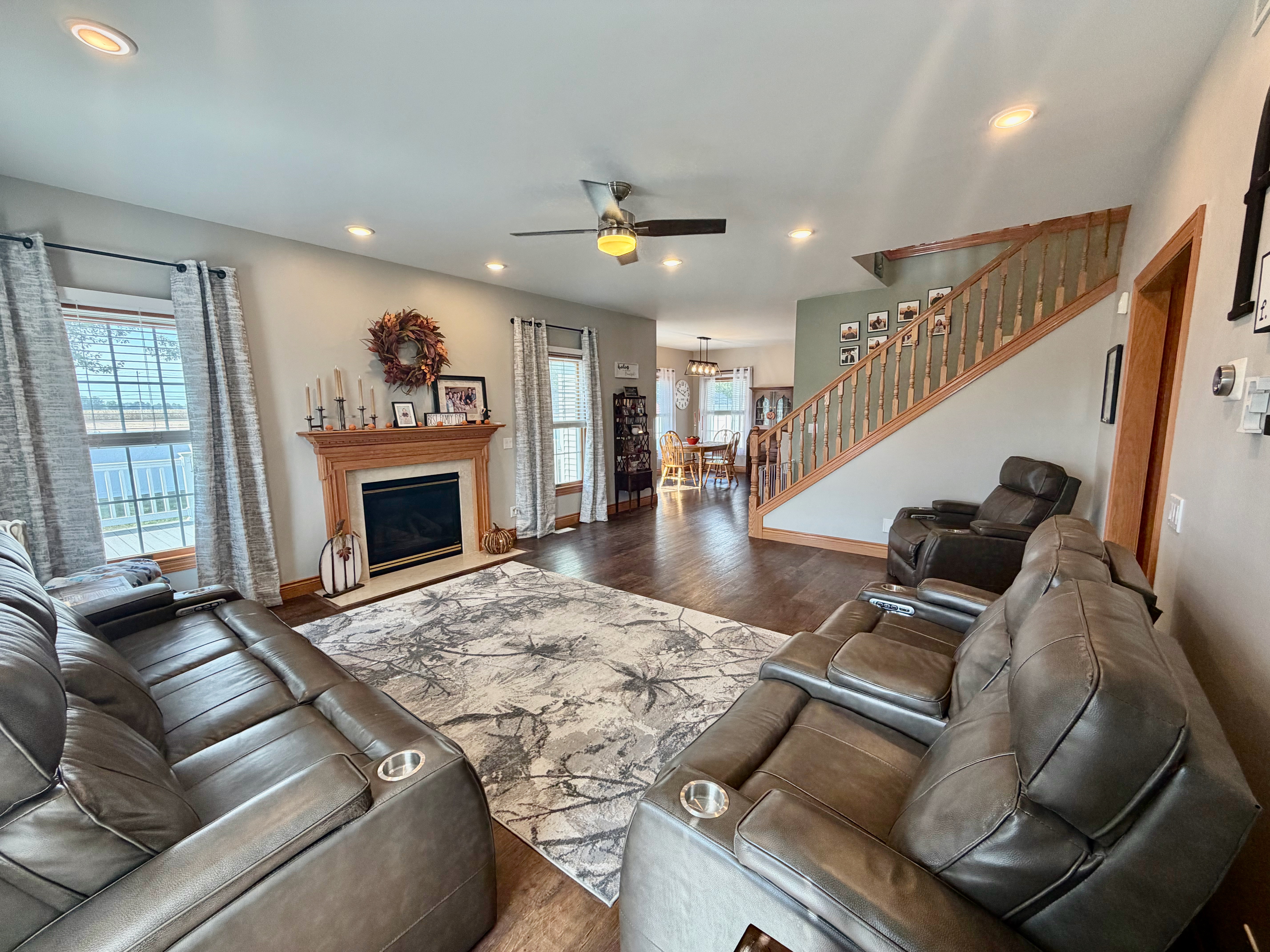 Effingham, Illinois, 62401, United States, 5 Bedrooms Bedrooms, ,5 BathroomsBathrooms,Residential,For Sale,1981428