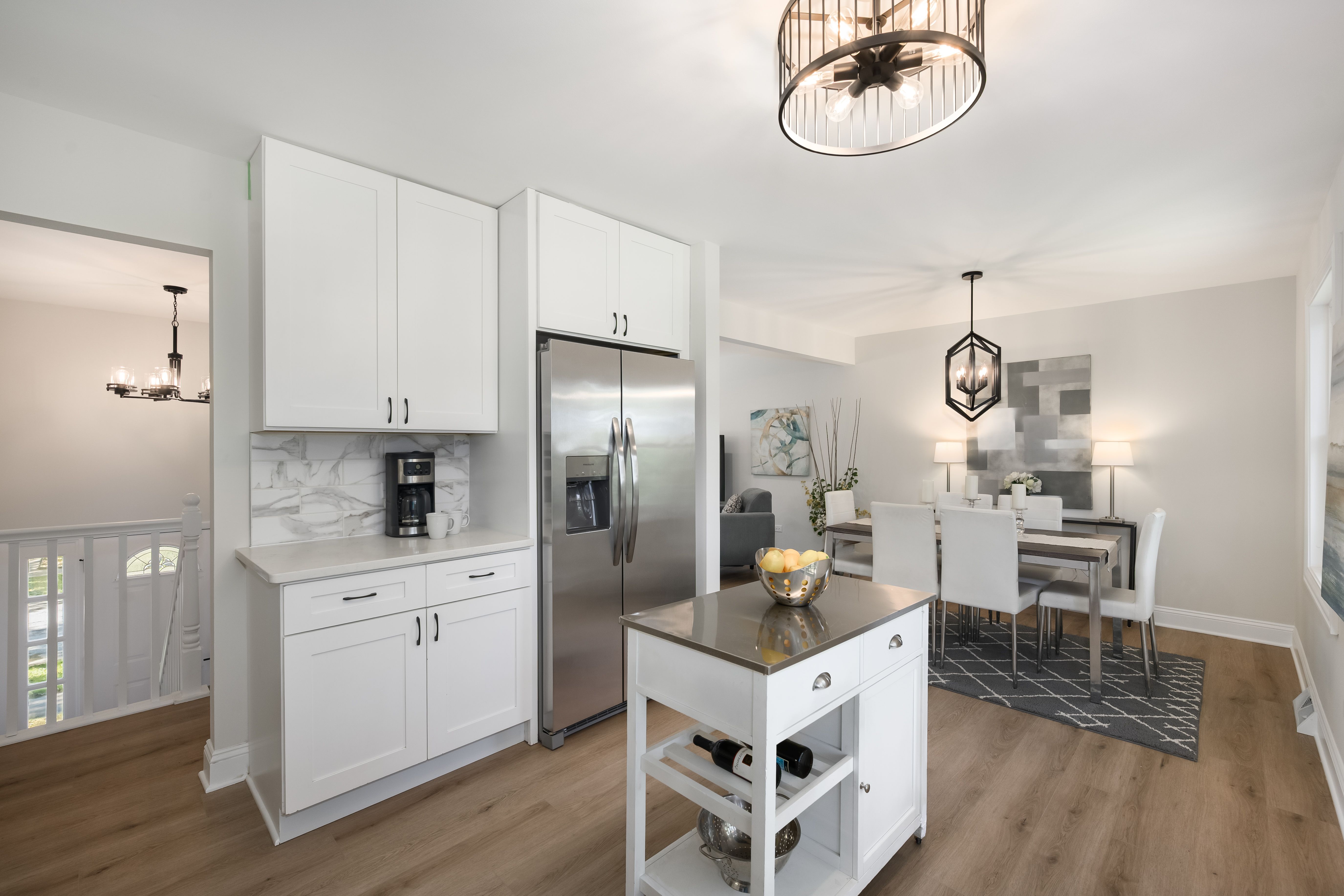  Welcome to This Beautifully Updated Split-Level Home in Richton Park - 物件實景