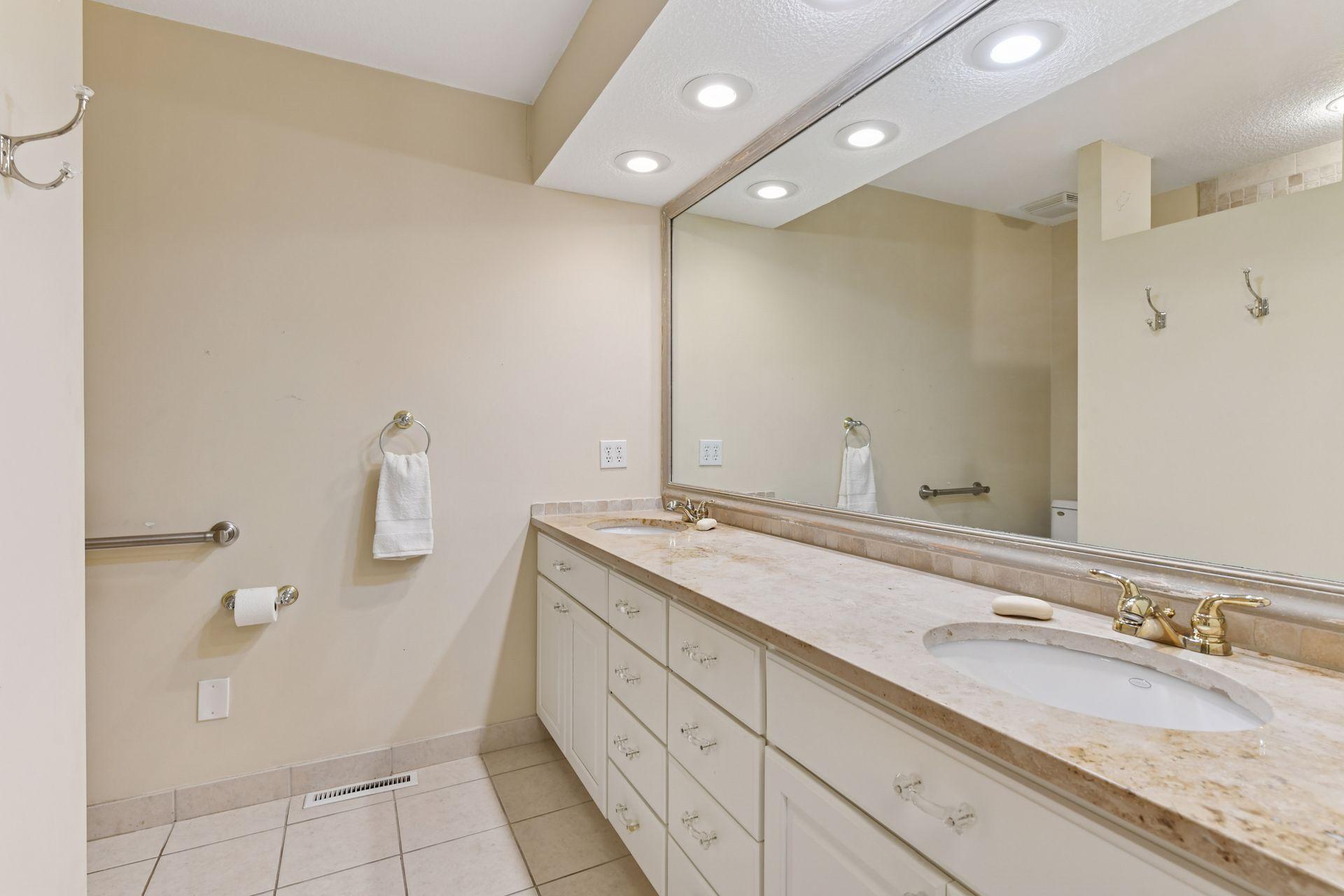 Plymouth, Minnesota, 55447, United States, 2 Bedrooms Bedrooms, ,1 BathroomBathrooms,Residential,For Sale,1995695