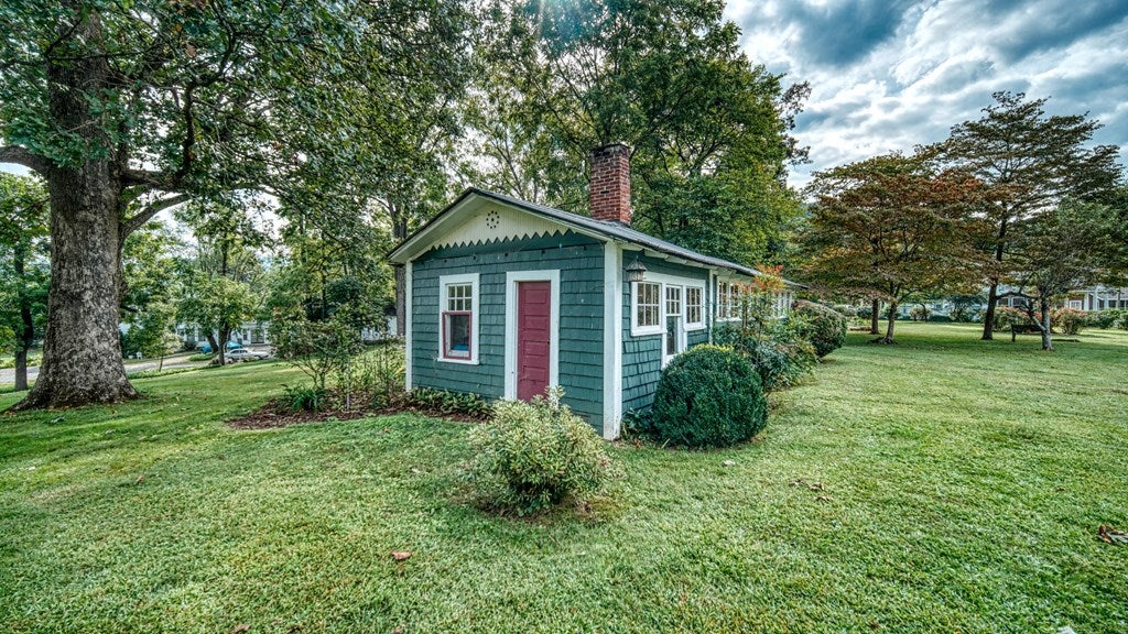 Andrews, North Carolina, 28901, United States, 5 Bedrooms Bedrooms, ,4 BathroomsBathrooms,Residential,For Sale,1912195