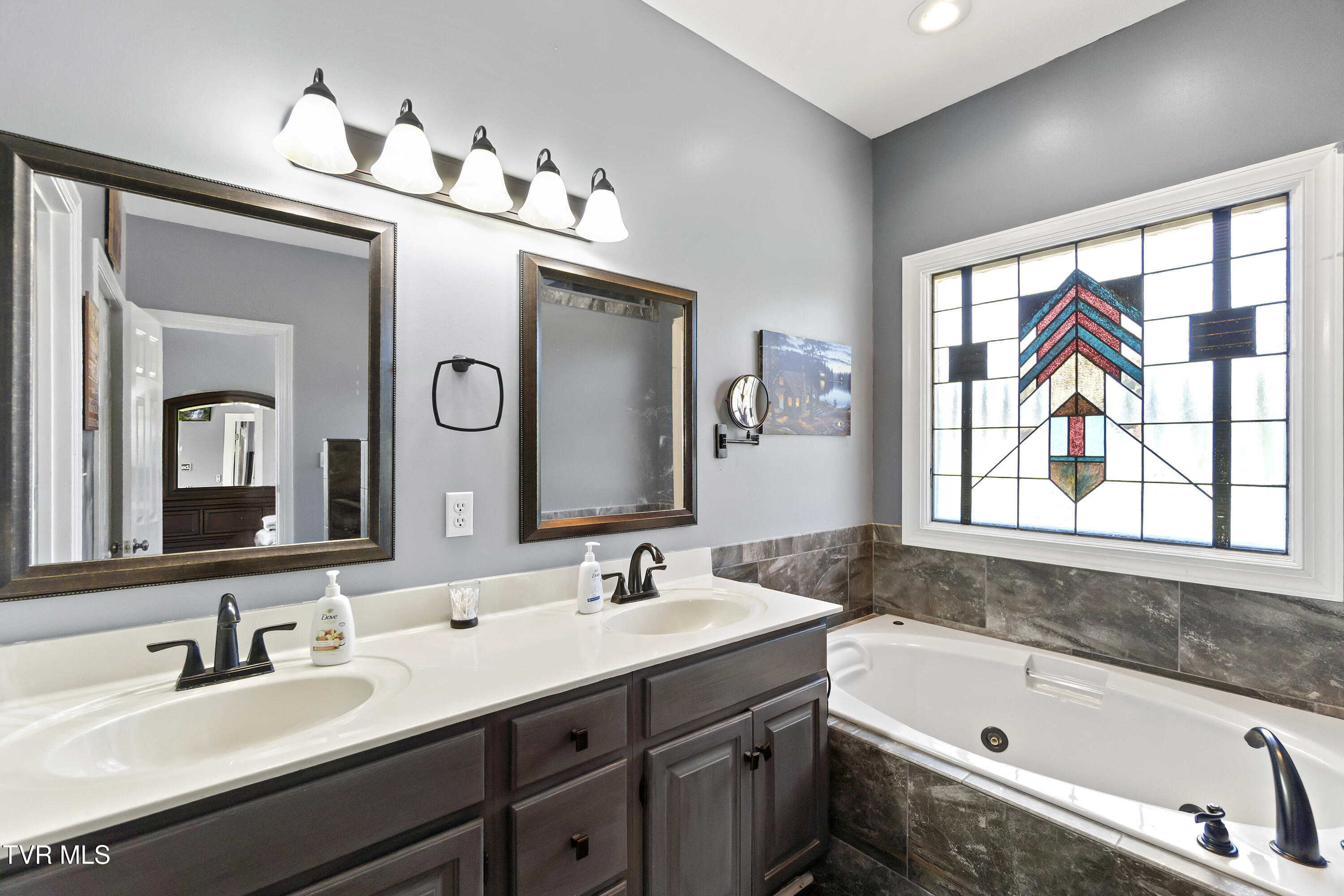 Greeneville, Tennessee, 37743, United States, 4 Bedrooms Bedrooms, ,3 BathroomsBathrooms,Residential,For Sale,1997780