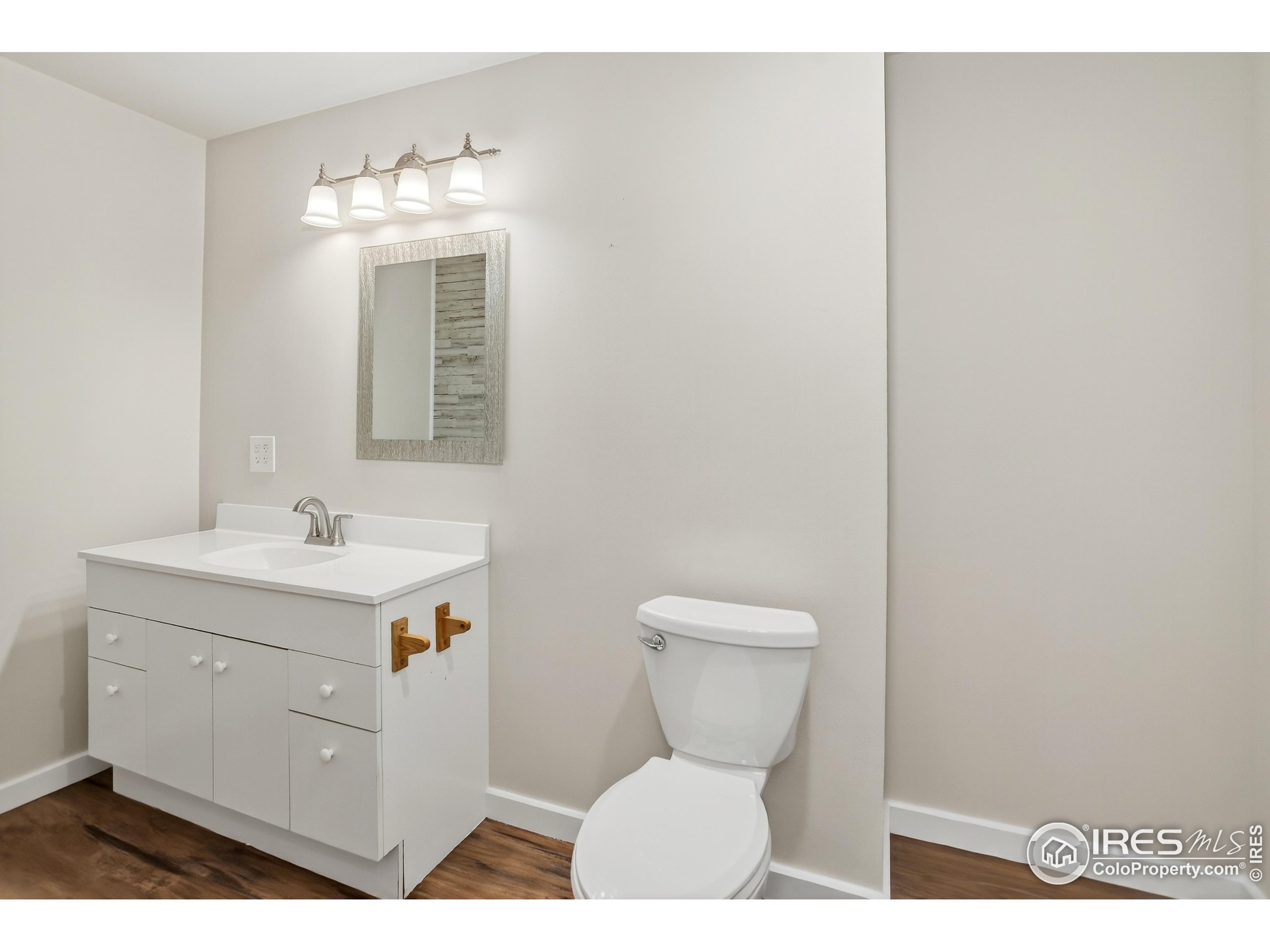 Strasburg, Colorado, 80136, United States, 3 Bedrooms Bedrooms, ,4 BathroomsBathrooms,Residential,For Sale,1991126