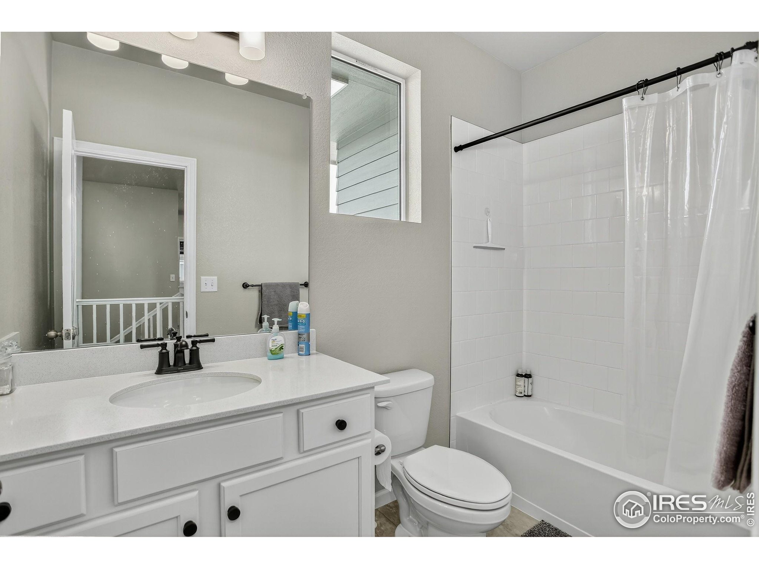 Mead, Colorado, 80542, United States, 5 Bedrooms Bedrooms, ,3 BathroomsBathrooms,Residential,For Sale,1941802