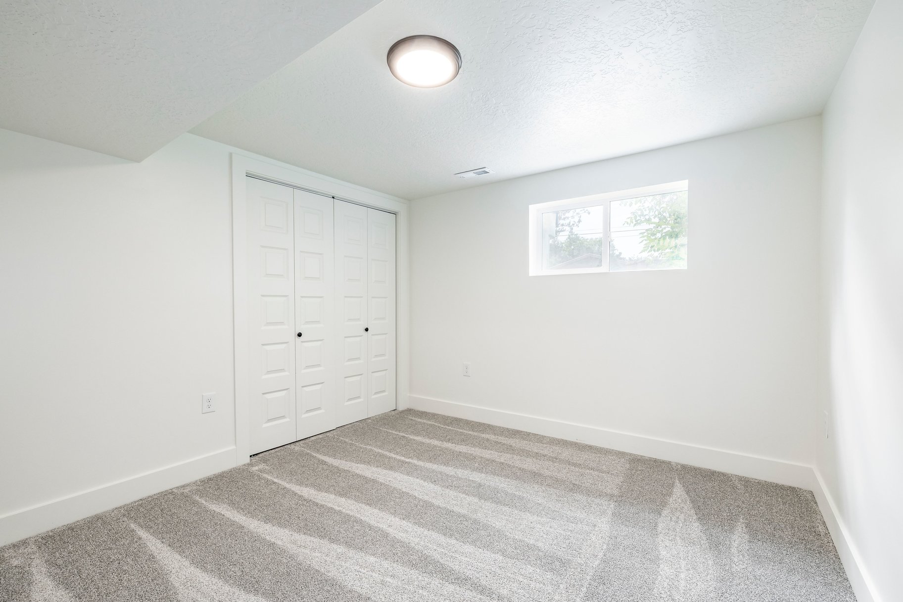 Fully Renovated Rambler With Large Primary En-Suite - 物件實景