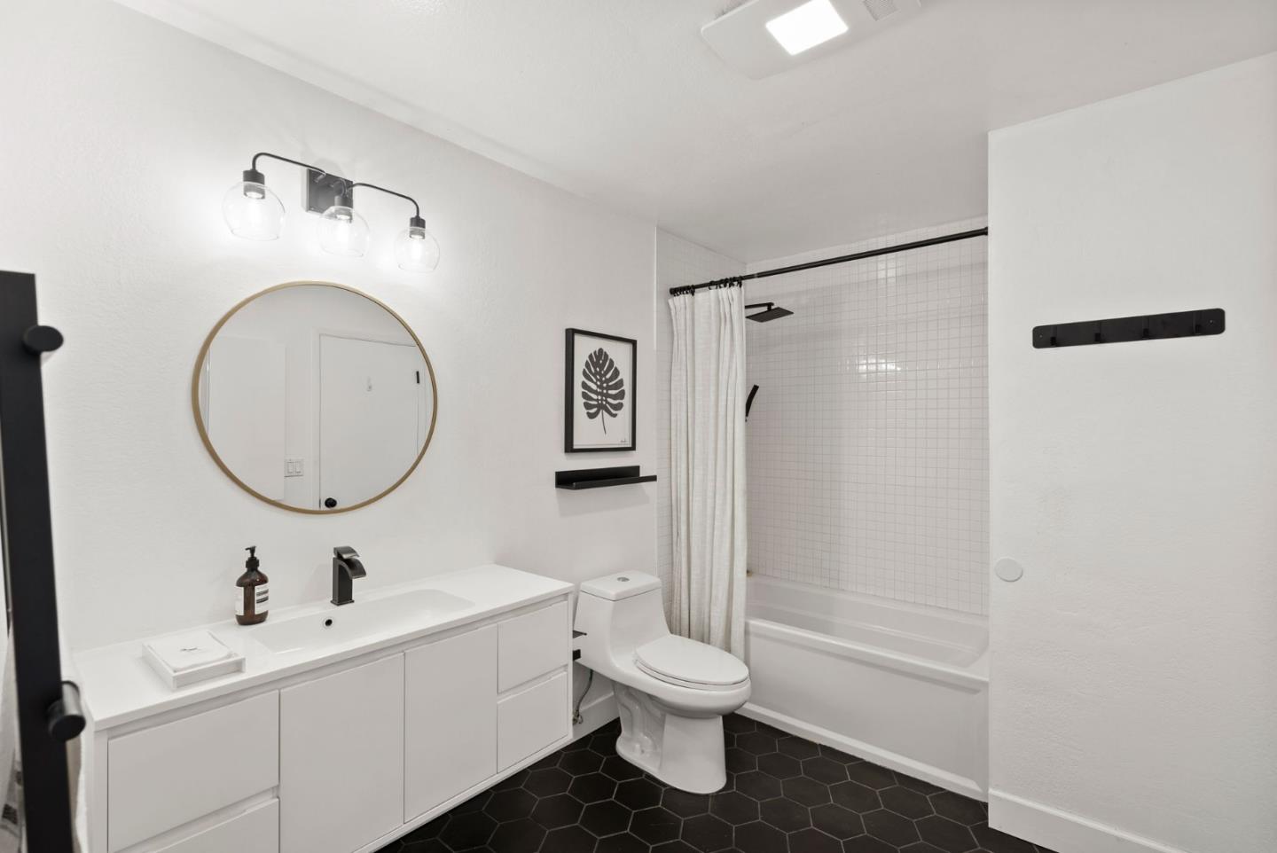 San Mateo, California, 94403, United States, 2 Bedrooms Bedrooms, ,1 BathroomBathrooms,Residential,For Sale,1947127