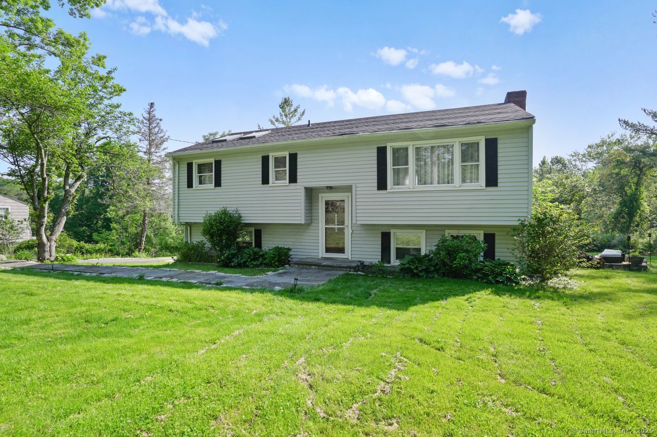Redding, Connecticut, 06896, United States, 2 Bedrooms Bedrooms, ,1 BathroomBathrooms,Residential,For Sale,1920127