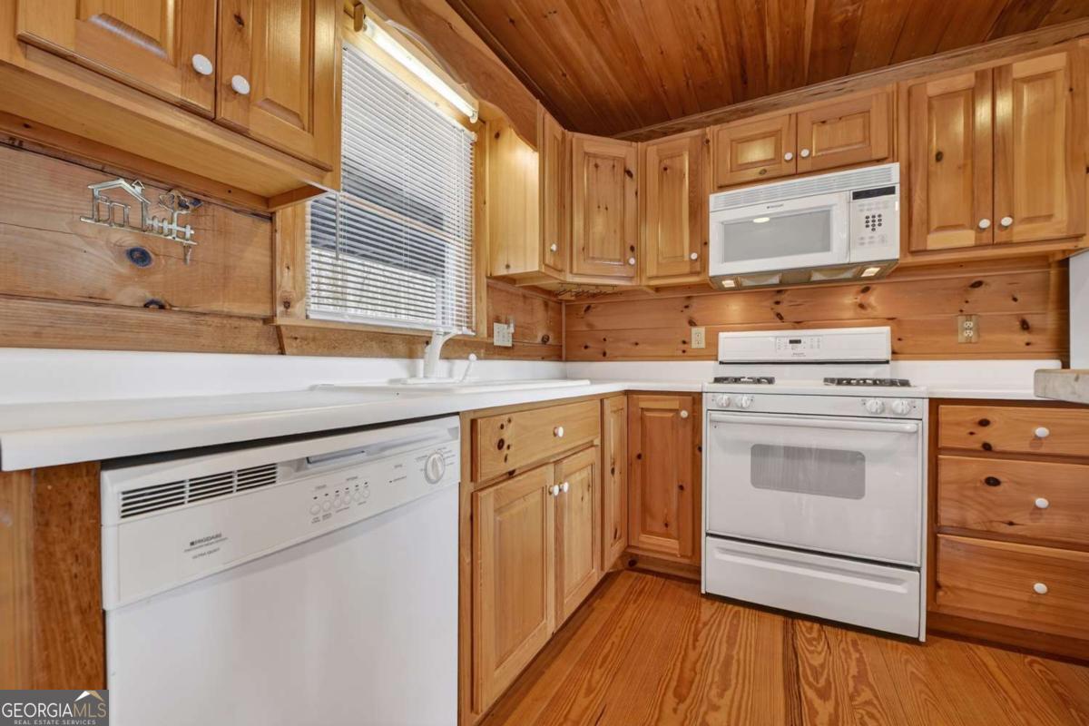 Ellijay, Georgia, 30536, United States, 4 Bedrooms Bedrooms, ,3 BathroomsBathrooms,Residential,For Sale,2011402