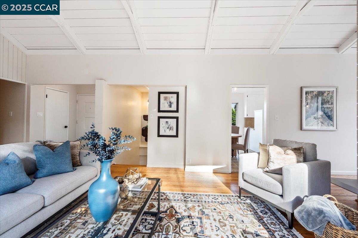 Redwood City, California, 94062, United States, 4 Bedrooms Bedrooms, ,3 BathroomsBathrooms,Residential,For Sale,1989163