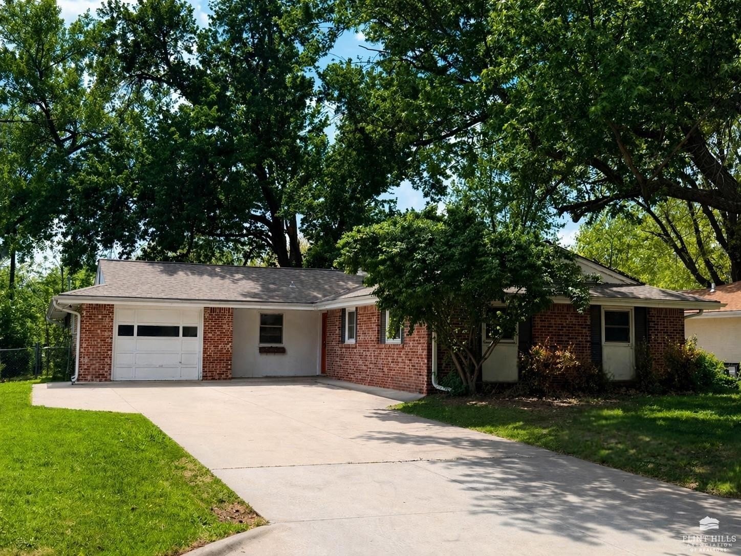 Vaughn Dr, Manhattan, KS 66502