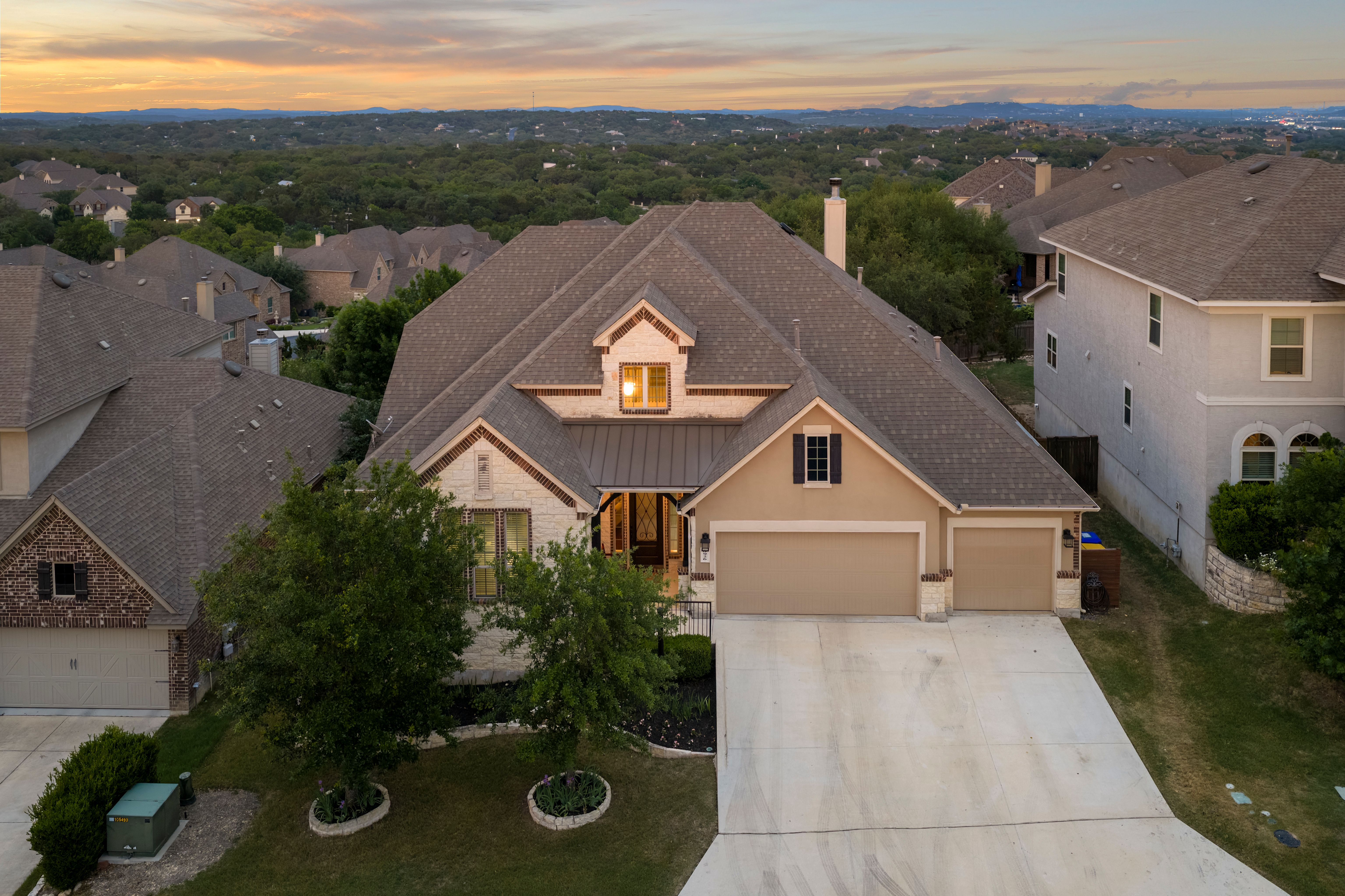  Thoughtfully Designed with Exceptional Floor Plan - 物件實景