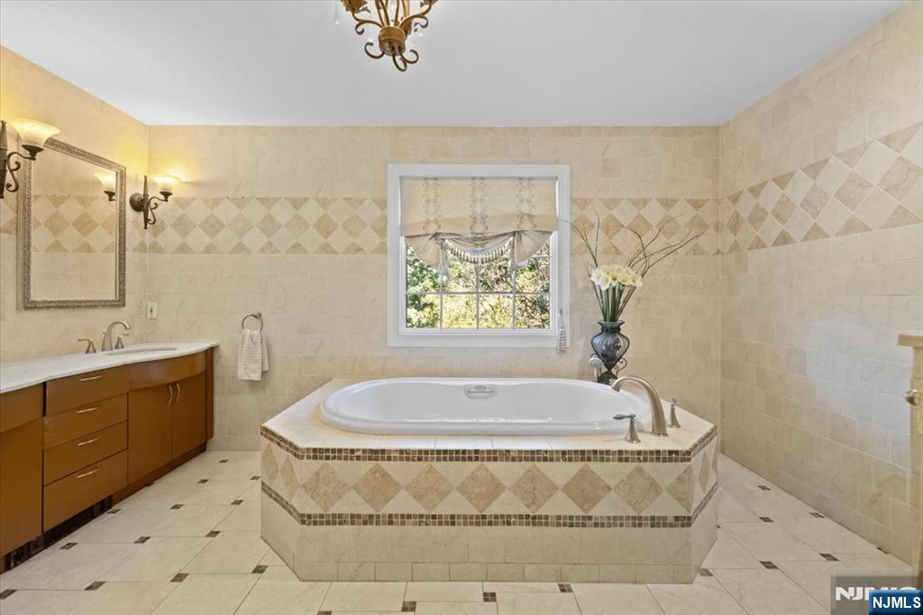 Old Tappan, New Jersey, 07675, United States, 4 Bedrooms Bedrooms, ,5 BathroomsBathrooms,Residential,For Sale,1991175