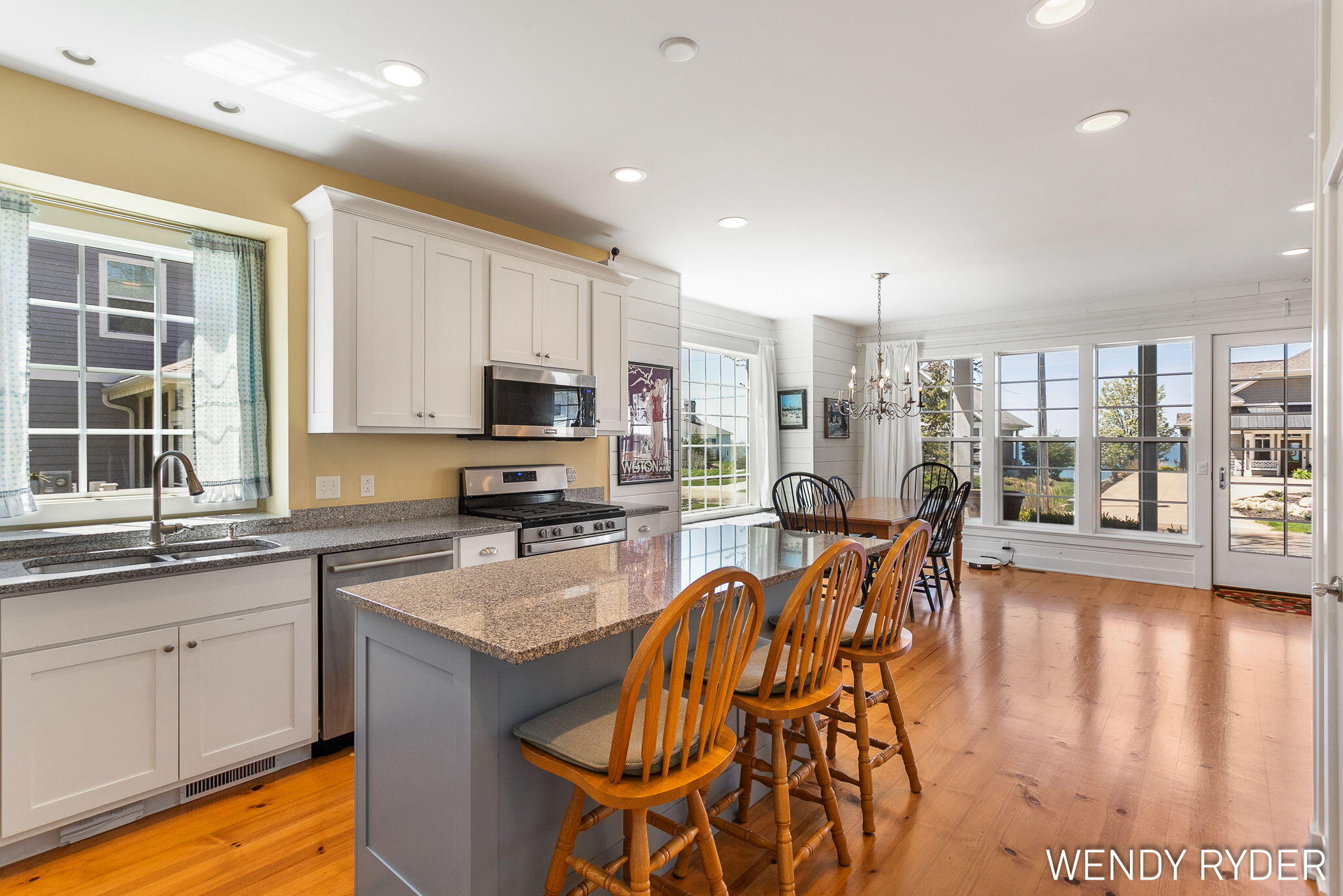 South Haven, Michigan, 49090, United States, 4 Bedrooms Bedrooms, ,4 BathroomsBathrooms,Residential,For Sale,1907418