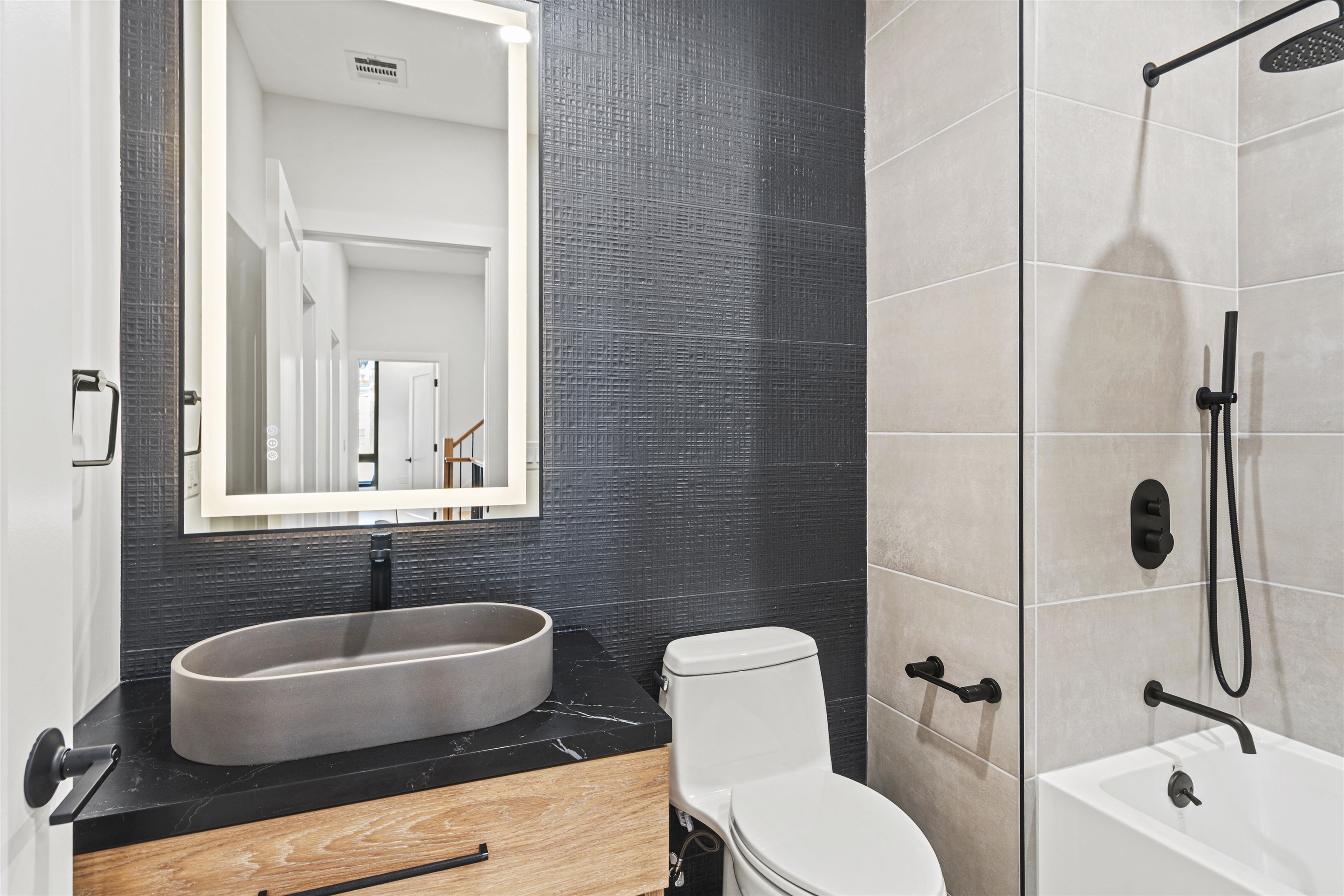 Jersey City, New Jersey, 07307, United States, 3 Bedrooms Bedrooms, ,3 BathroomsBathrooms,Residential,For Sale,2001766