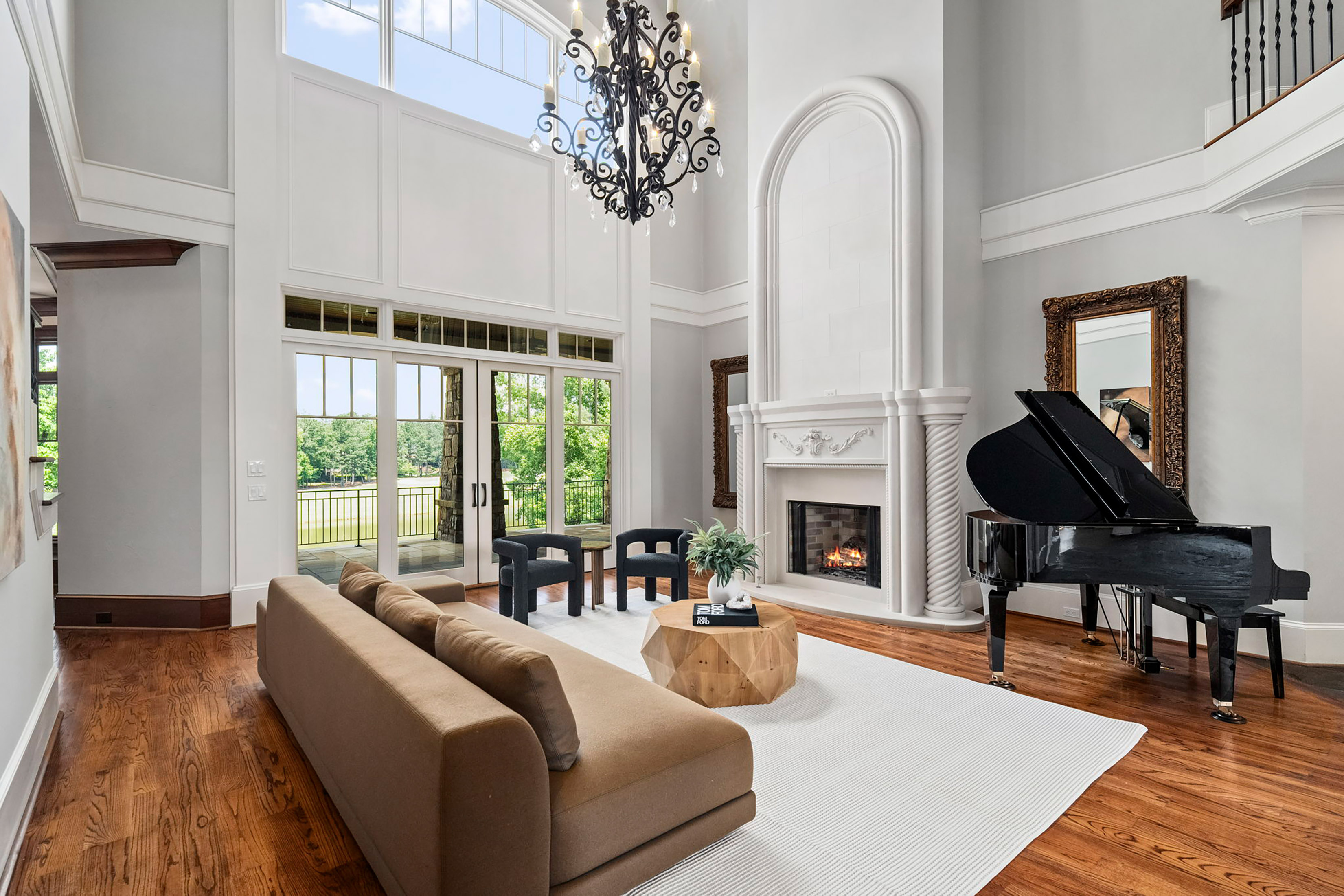 Extraordinary European Manor on Picturesque Cul-de-sac with Lake and Golf Views - 物件實景