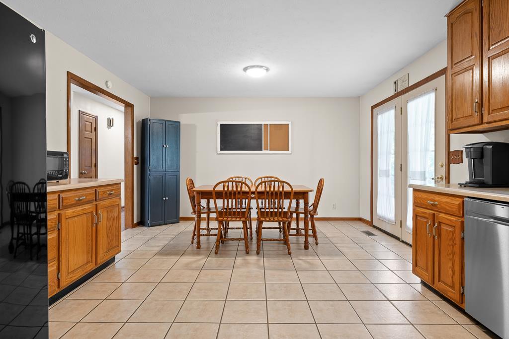 Ringgold, Georgia, 30736, United States, 6 Bedrooms Bedrooms, ,4 BathroomsBathrooms,Residential,For Sale,1927527