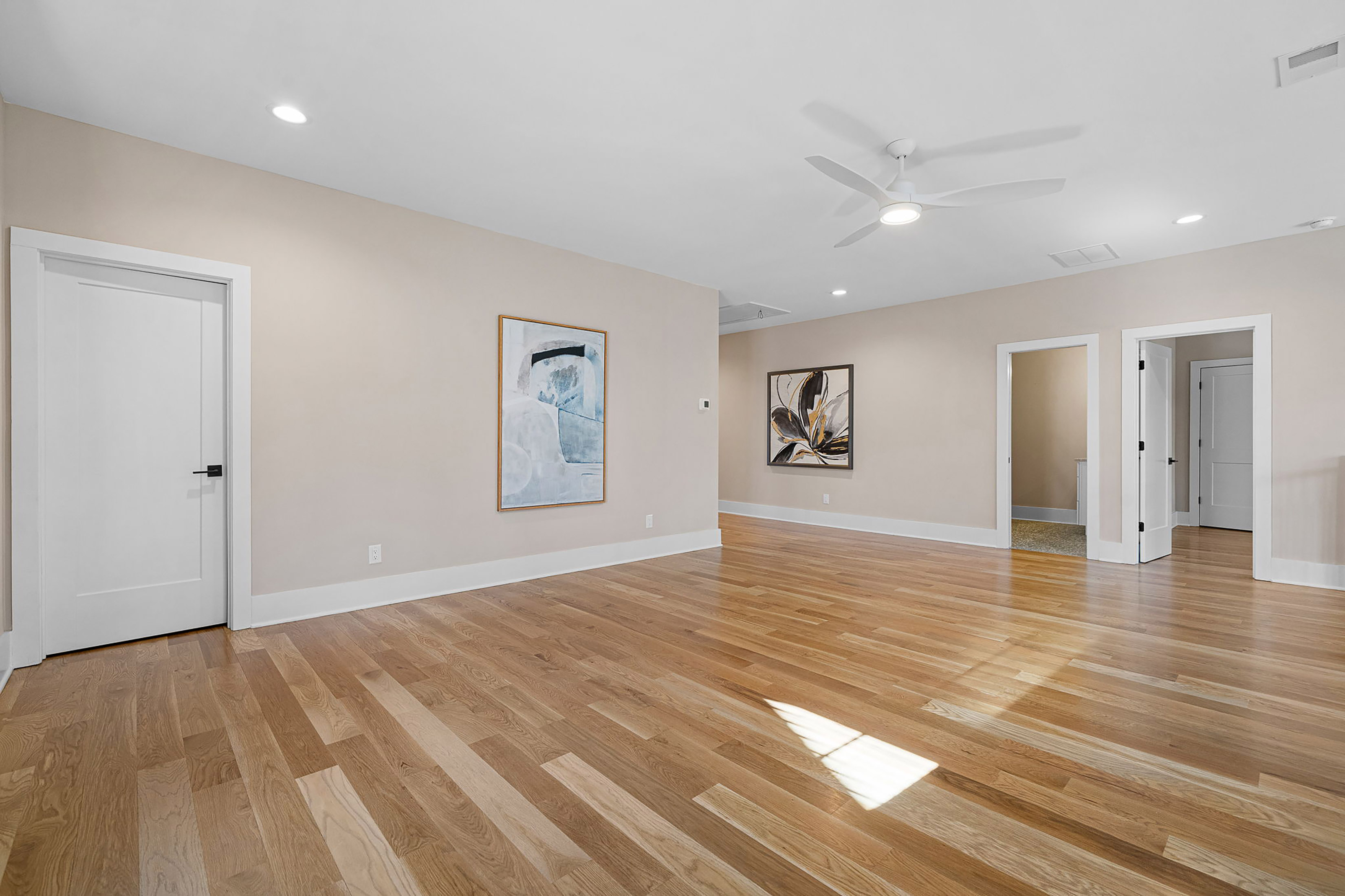  Striking Three Story Custom-built Home Redefines Modern Luxury - 物件實景