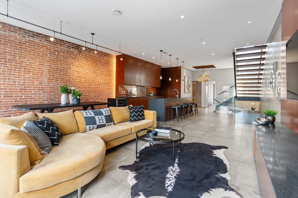Boston, Massachusetts, 02115, United States, 2 Bedrooms Bedrooms, ,3 BathroomsBathrooms,Residential,For Sale,1818698