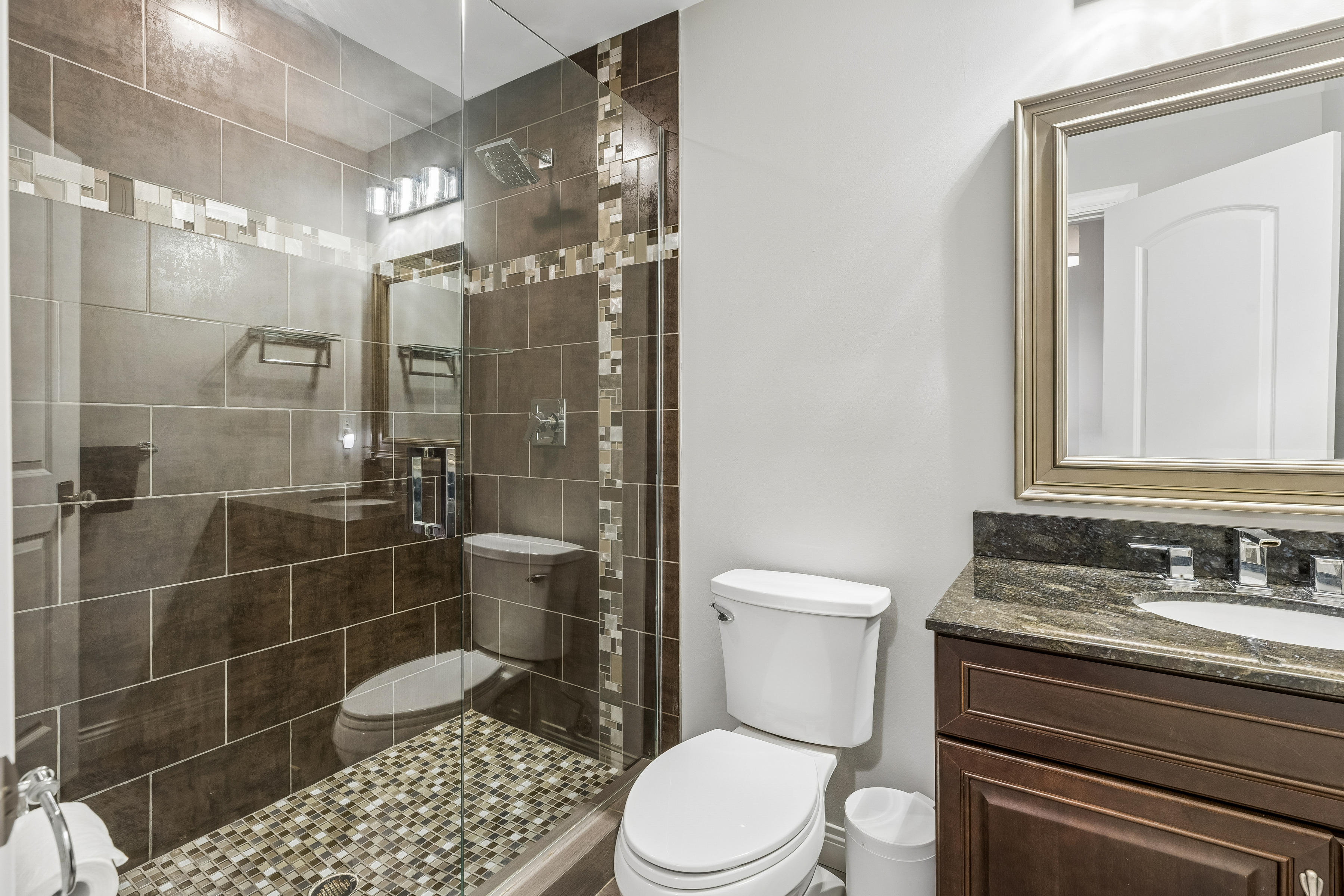  Elegant Living in Edina’s Yancey Park - 物件實景