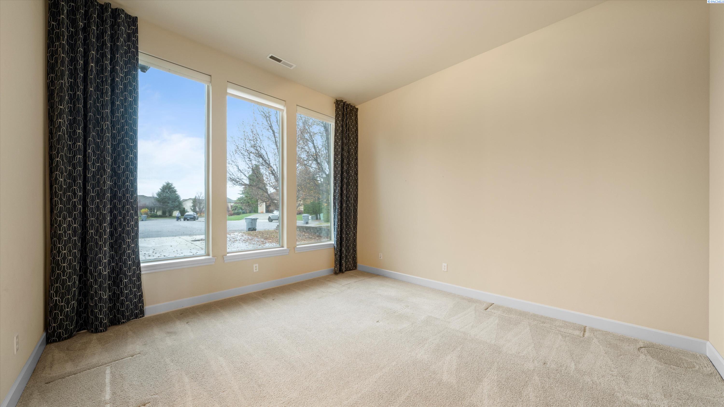 Richland, Washington, 99354, United States, 3 Bedrooms Bedrooms, ,3 BathroomsBathrooms,Residential,For Sale,1997405