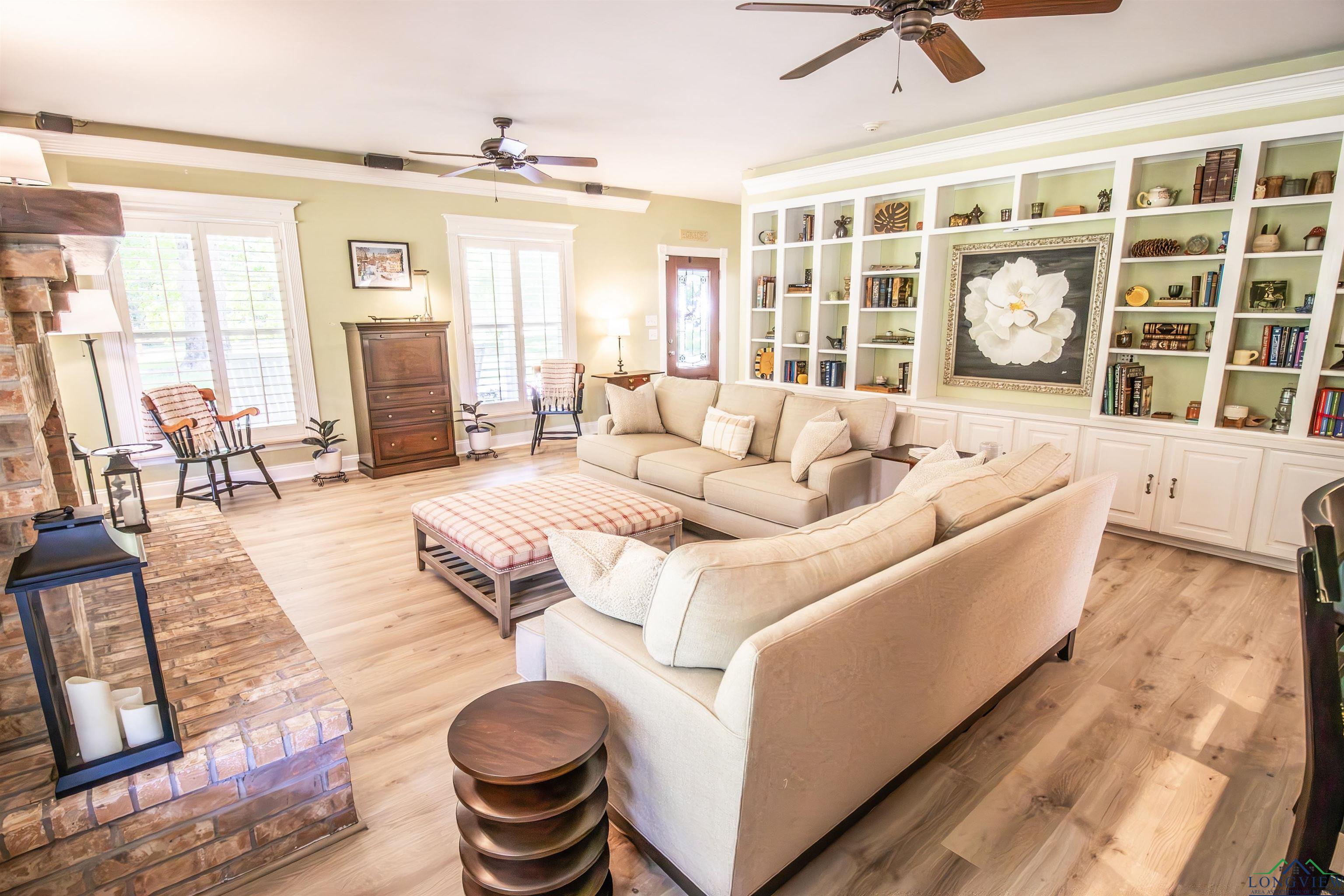 De Berry, Texas, 75639, United States, 4 Bedrooms Bedrooms, ,3 BathroomsBathrooms,Residential,For Sale,1904394