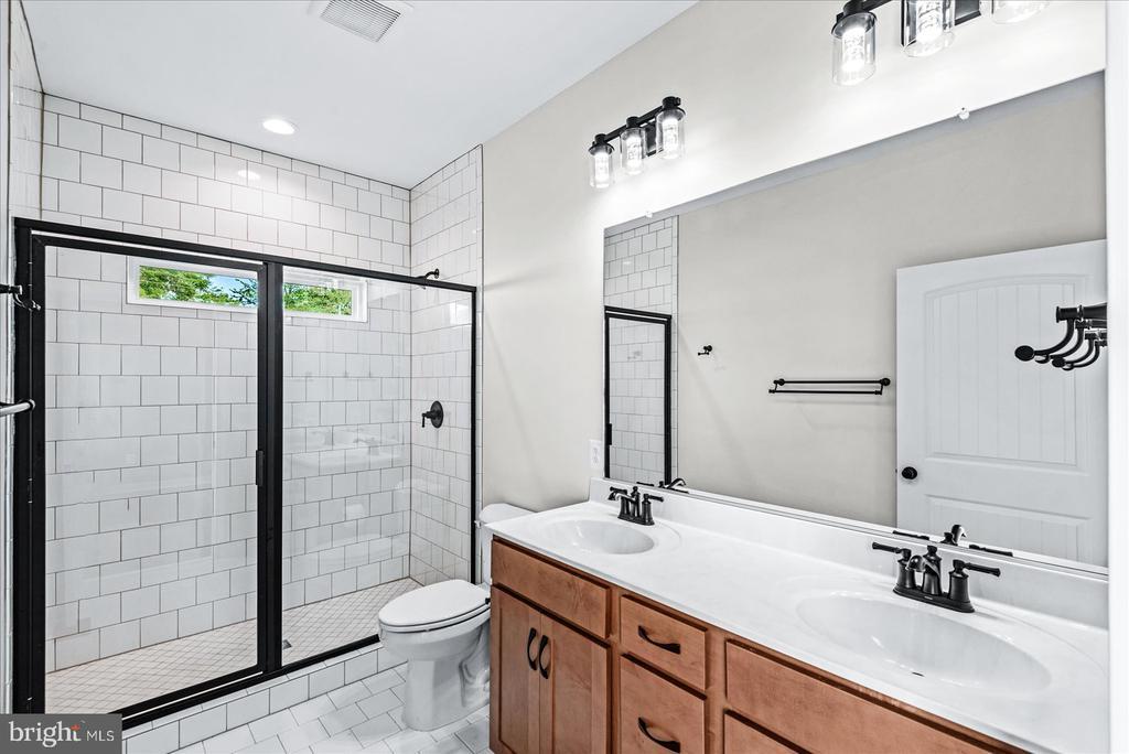 Colonial Beach, Virginia, 22443, United States, 3 Bedrooms Bedrooms, ,2 BathroomsBathrooms,Residential,For Sale,1712366