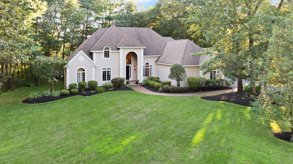 Topsfield, Massachusetts, 01983, United States, 4 Bedrooms Bedrooms, ,4 BathroomsBathrooms,Residential,For Sale,1901084