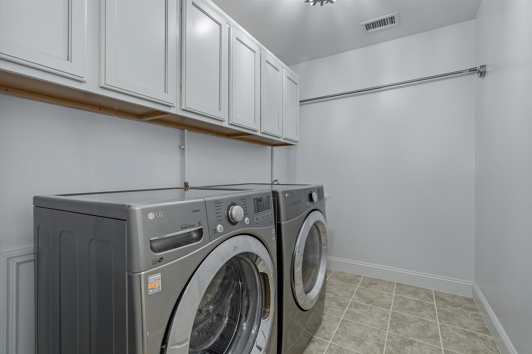  Experience Urban Luxury with this End-Unit Townhome - 物件實景